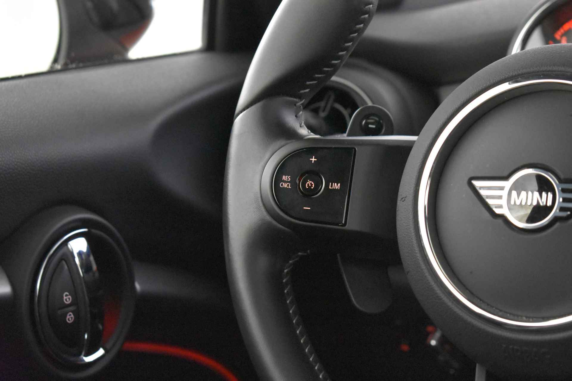 MINI Hatchback Cooper S JCW Automaat | Panoramadak | Achteruitrijcamera | JCW Sportstoelen | Harman-Kardon | Park Assistant / LED | Comfort Access - 20/47