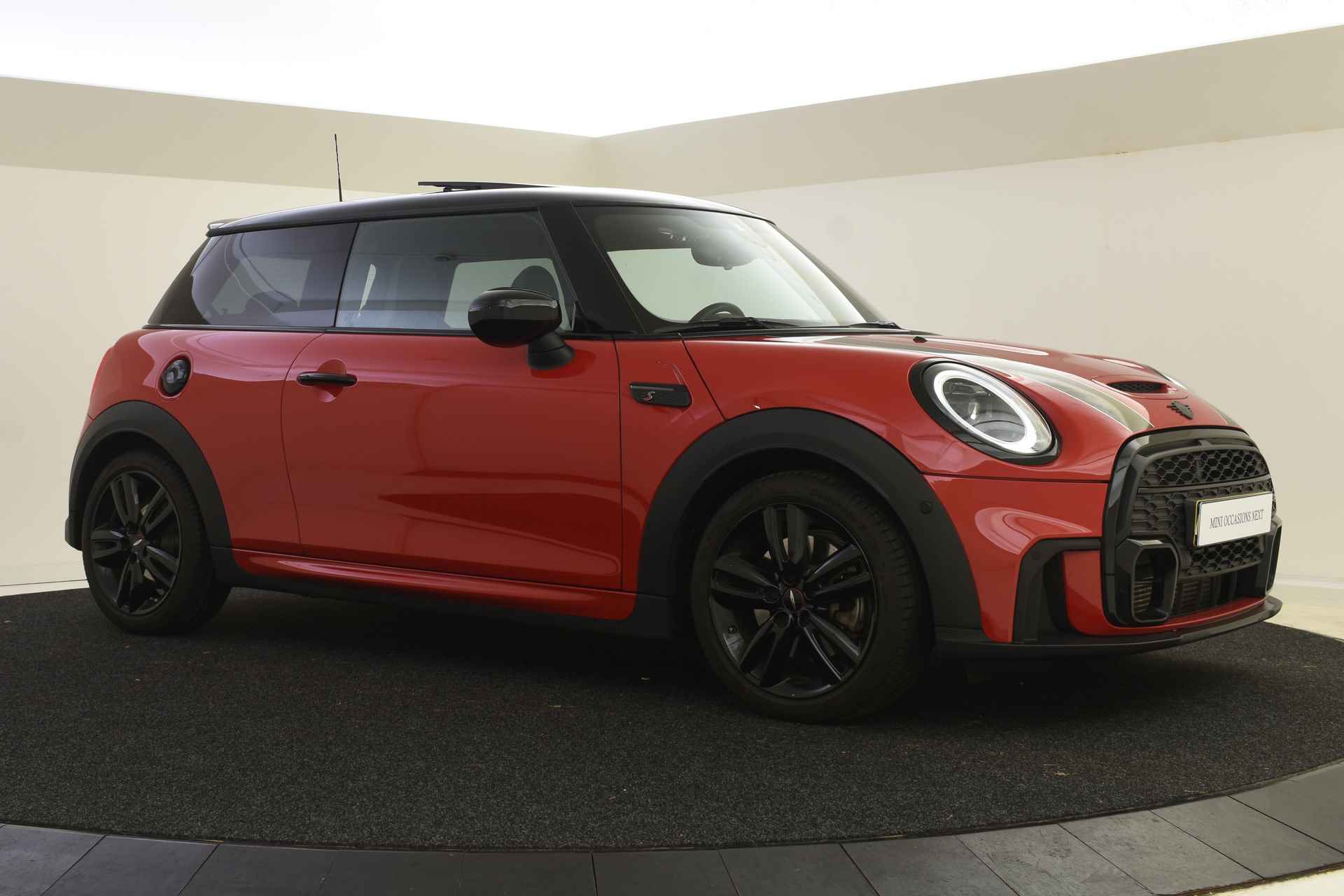 MINI Hatchback Cooper S JCW Automaat | Panoramadak | Achteruitrijcamera | JCW Sportstoelen | Harman-Kardon | Park Assistant / LED | Comfort Access - 27/47