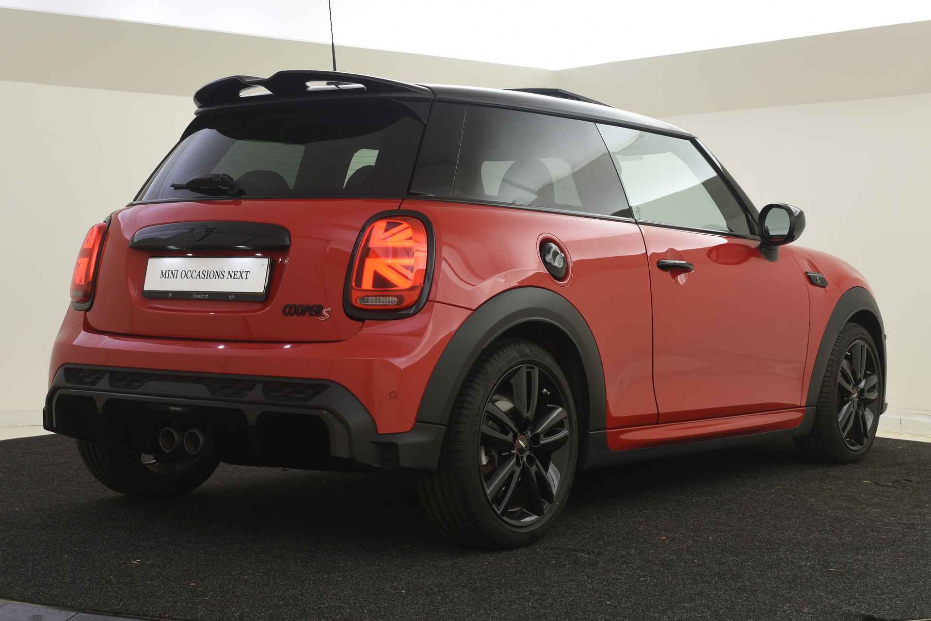 MINI Hatchback Cooper S JCW Automaat | Panoramadak | Achteruitrijcamera | JCW Sportstoelen | Harman-Kardon | Park Assistant / LED | Comfort Access - 3/50