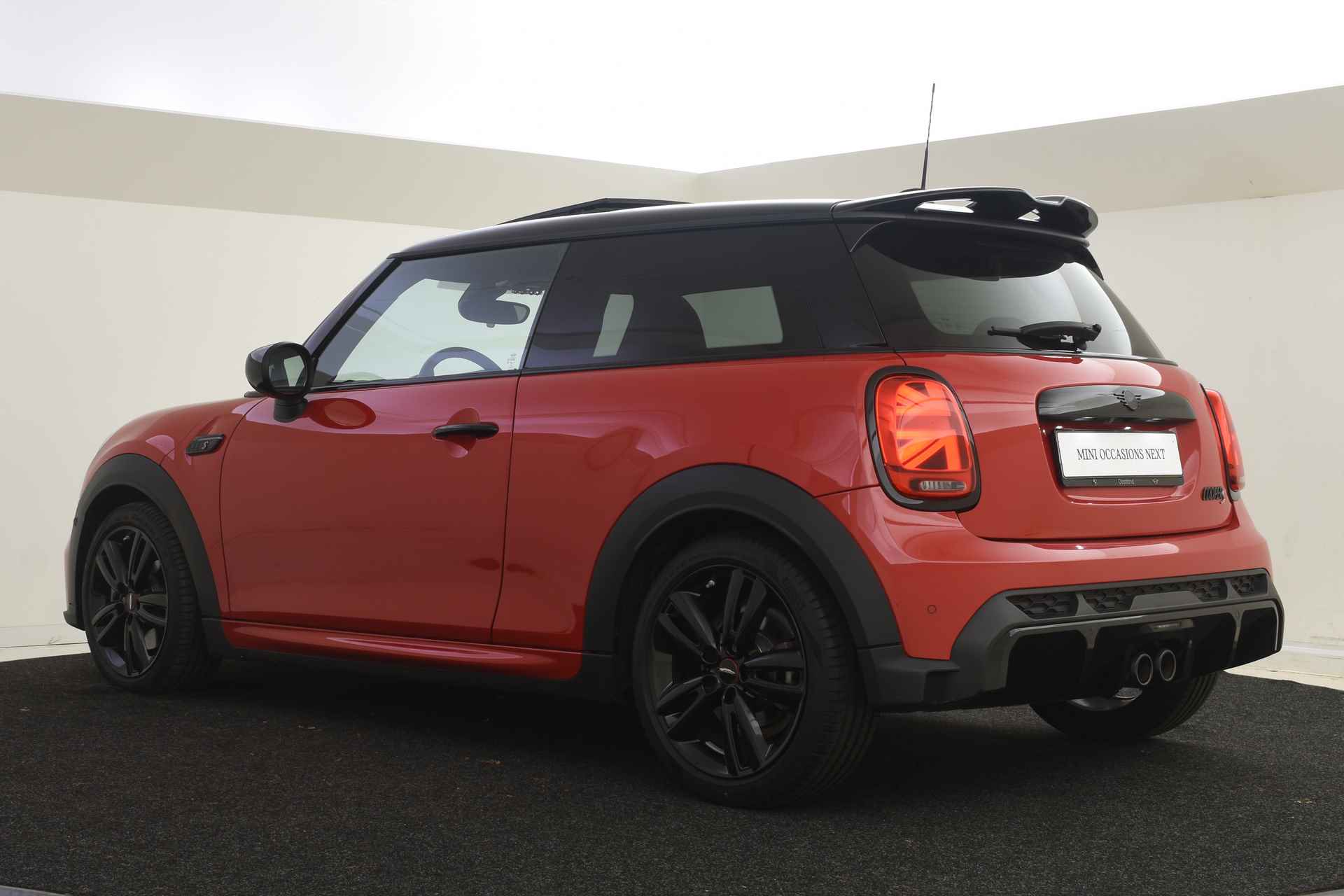 MINI Hatchback Cooper S JCW Automaat | Panoramadak | Achteruitrijcamera | JCW Sportstoelen | Harman-Kardon | Park Assistant / LED | Comfort Access - 13/50