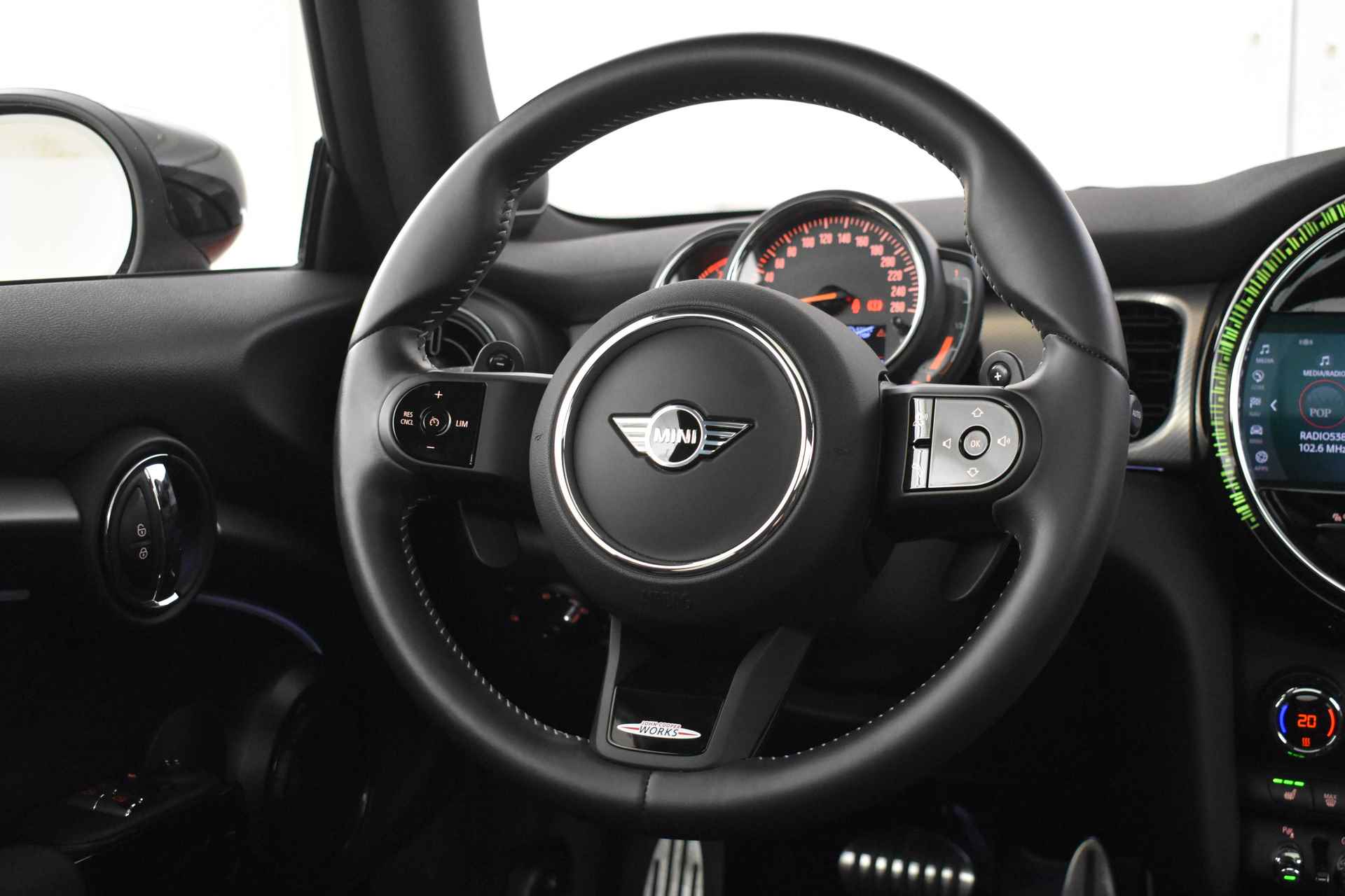 MINI Hatchback Cooper S JCW Automaat | Panoramadak | Achteruitrijcamera | JCW Sportstoelen | Harman-Kardon | Park Assistant / LED | Comfort Access - 18/50