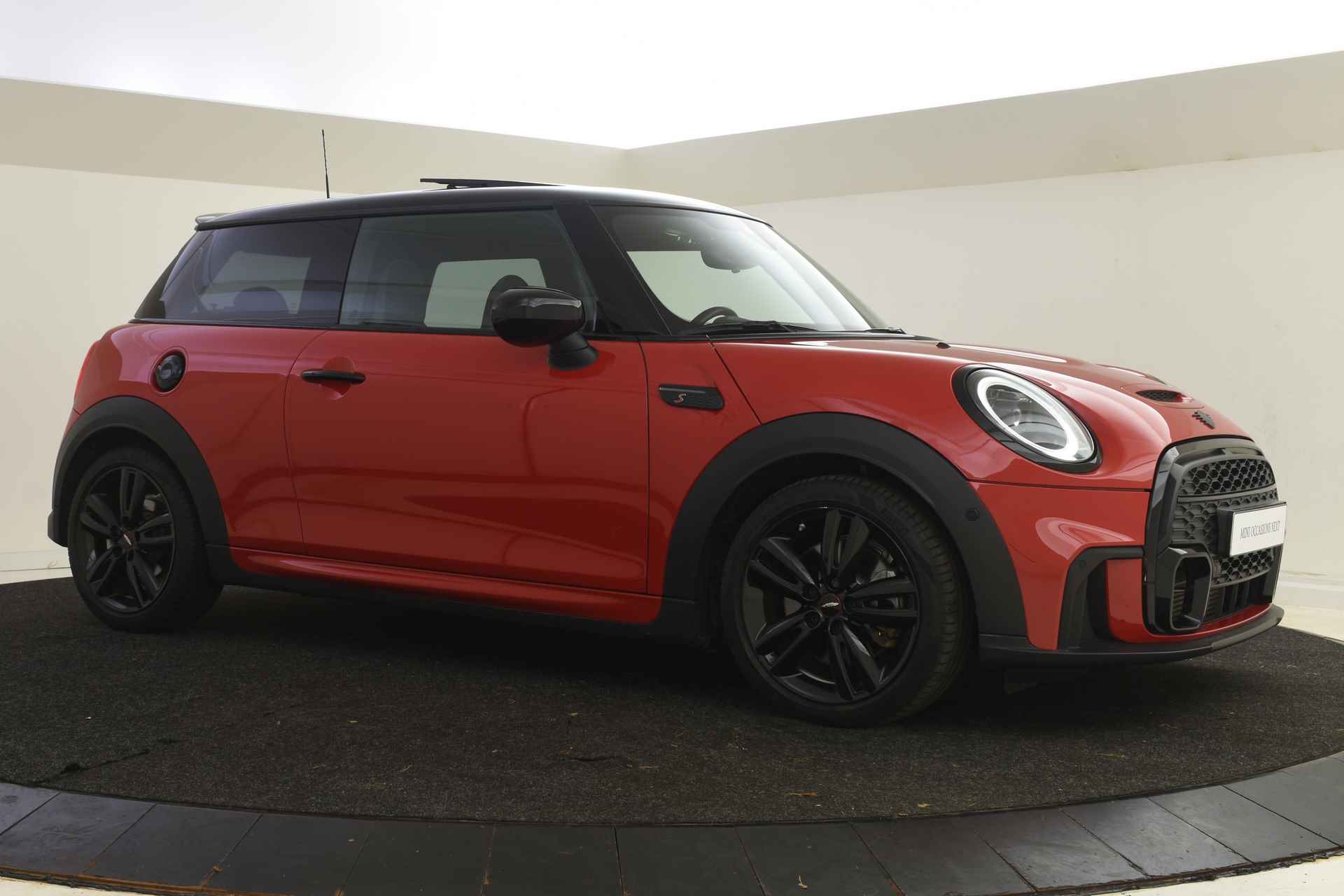 MINI Hatchback Cooper S JCW Automaat | Panoramadak | Achteruitrijcamera | JCW Sportstoelen | Harman-Kardon | Park Assistant / LED | Comfort Access - 23/50