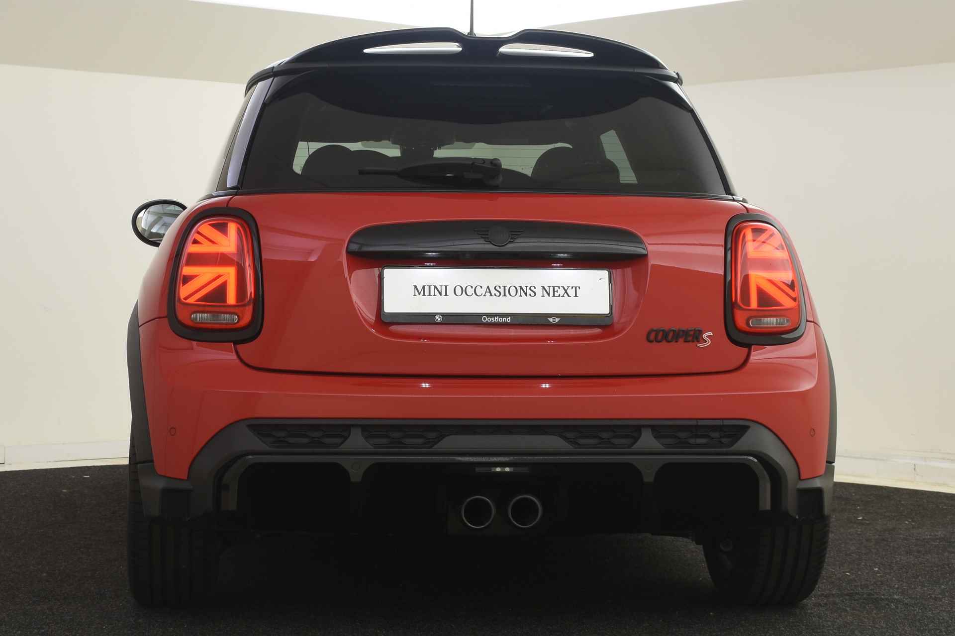 MINI Hatchback Cooper S JCW Automaat | Panoramadak | Achteruitrijcamera | JCW Sportstoelen | Harman-Kardon | Park Assistant / LED | Comfort Access - 24/50