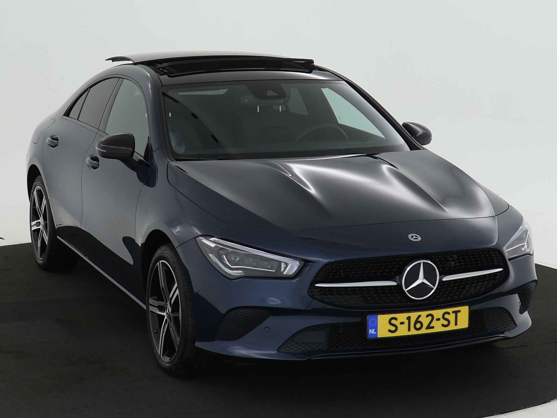 Mercedes-Benz CLA-Klasse 250 e Plug-In Hybride Panorama Schuif-Kanteldak | Noght Pakket | Achteruitrijcamera | Multibeam Ledkoplampen. | Inclusief 24 maanden MB Certified garantie voor Europa. - 28/44