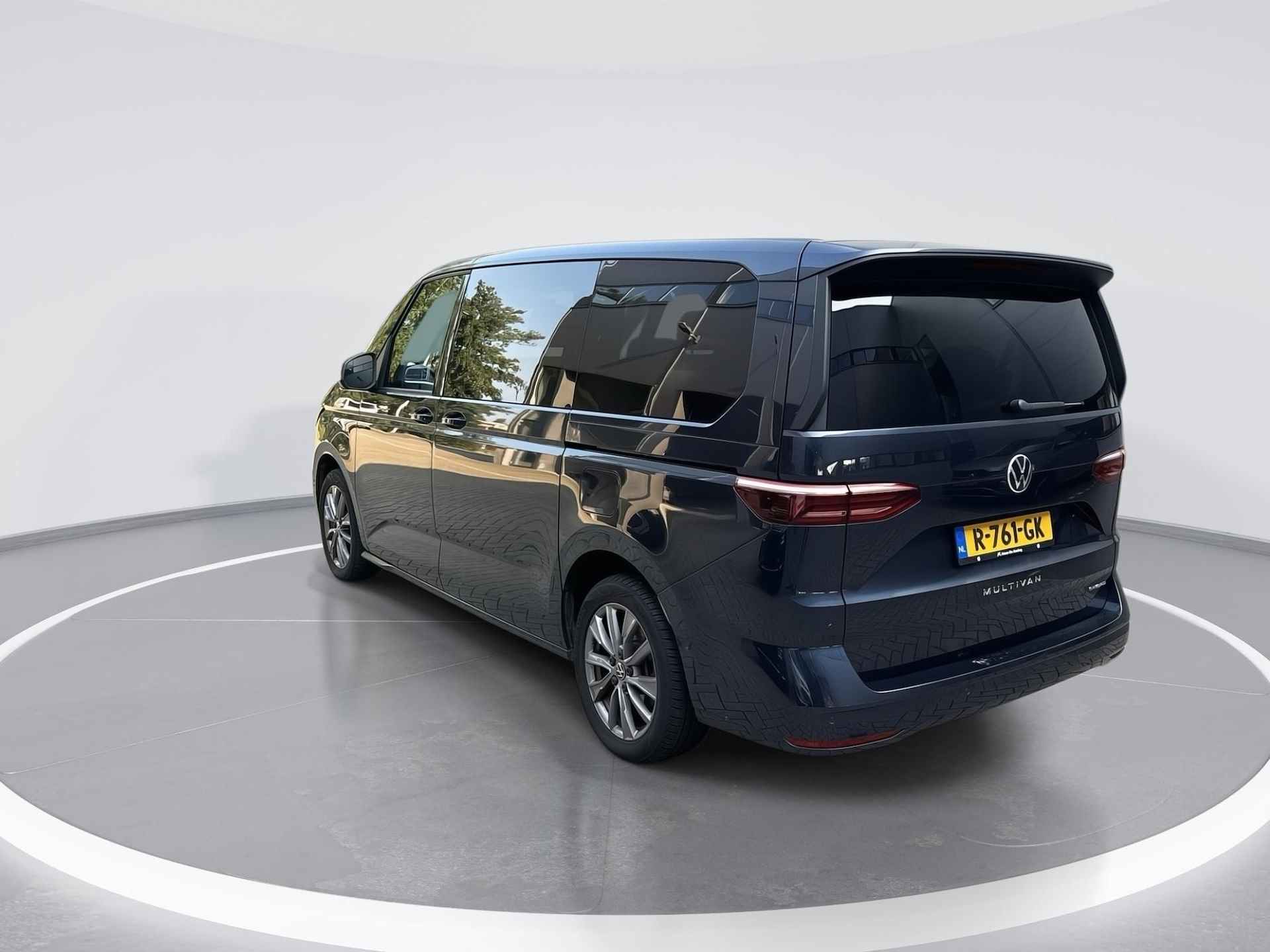 Volkswagen Multivan 1.4 218pk DSG eHybrid L2H1 Style | Panoramadak | ACC | Keyless | Elek. Schuifdeuren | Camera | IQ.Light | App-Connect | 18'' Inch | Garantie t/m 31-08-2026 of 100.000km - 3/6