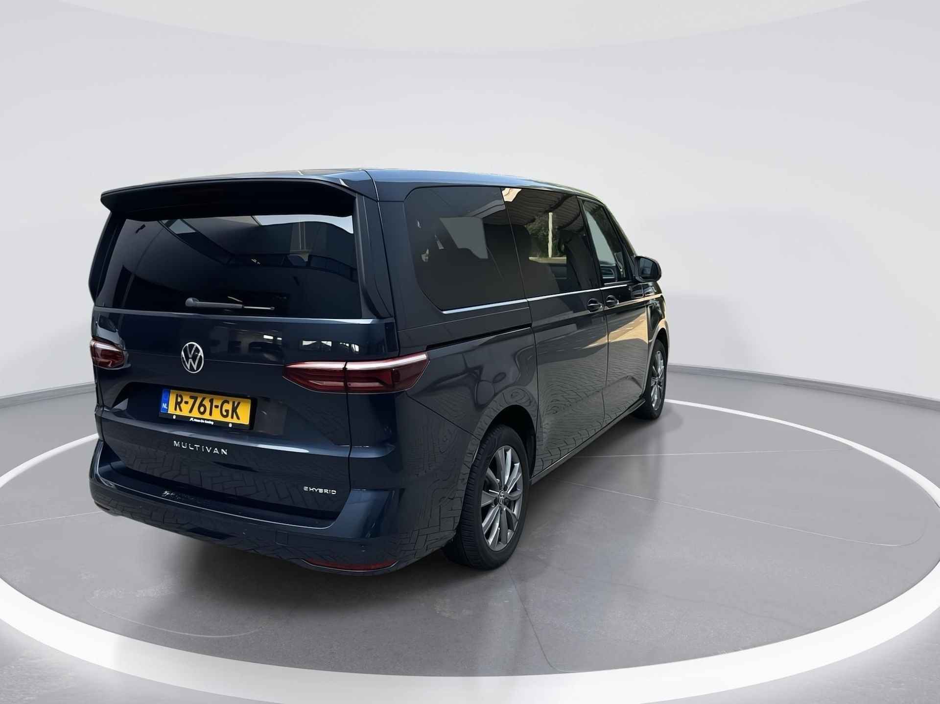 Volkswagen Multivan 1.4 218pk DSG eHybrid L2H1 Style | Panoramadak | ACC | Keyless | Elek. Schuifdeuren | Camera | IQ.Light | App-Connect | 18'' Inch | Garantie t/m 31-08-2026 of 100.000km - 4/6