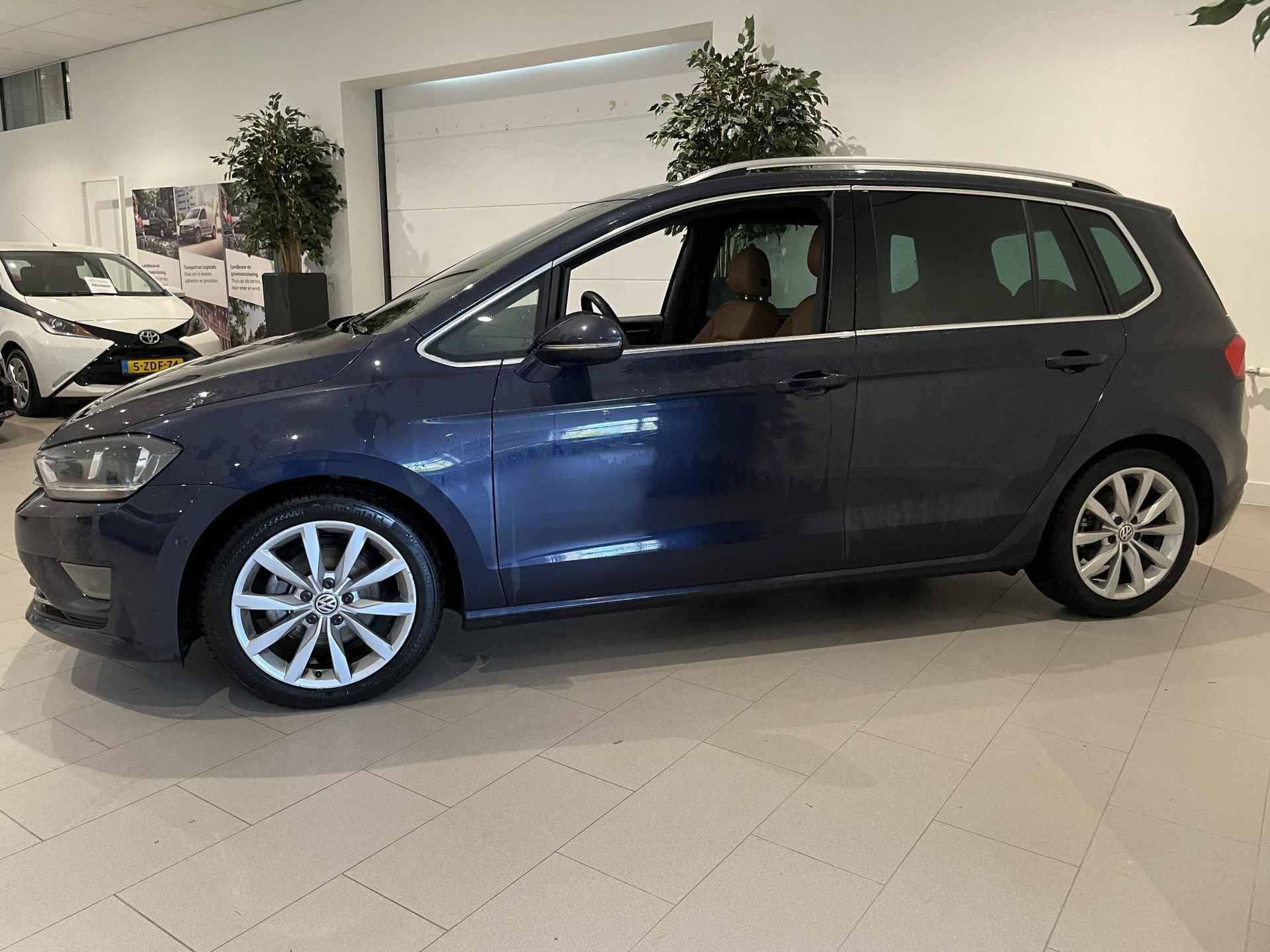 Volkswagen Golf Sportsvan 1.4 TSI Business Edition | Automaat | Apple Carplay | Lederen/Suede Bekleding | Stoelverwarming | Achteruitrijcamera | Parkeersensoren | Navigatie | Climate Control | Park Assist | - 3/28