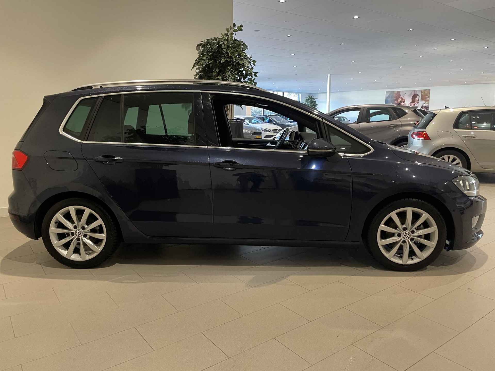 Volkswagen Golf Sportsvan 1.4 TSI Business Edition | Automaat | Apple Carplay | Lederen/Suede Bekleding | Stoelverwarming | Achteruitrijcamera | Parkeersensoren | Navigatie | Climate Control | Park Assist | - 6/28