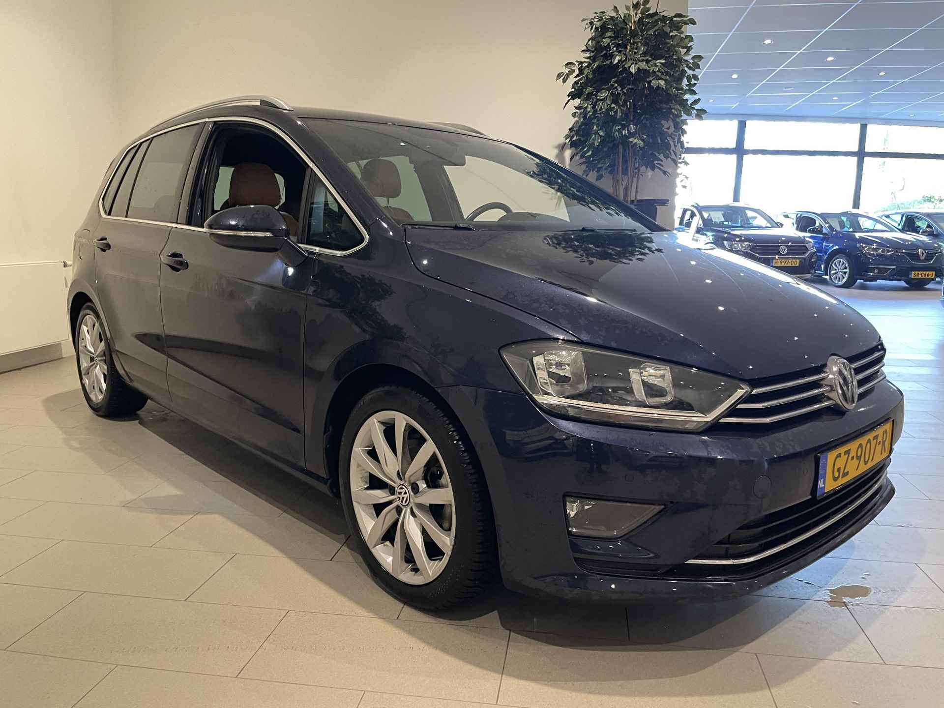 Volkswagen Golf Sportsvan 1.4 TSI Business Edition | Automaat | Apple Carplay | Lederen/Suede Bekleding | Stoelverwarming | Achteruitrijcamera | Parkeersensoren | Navigatie | Climate Control | Park Assist | - 7/28