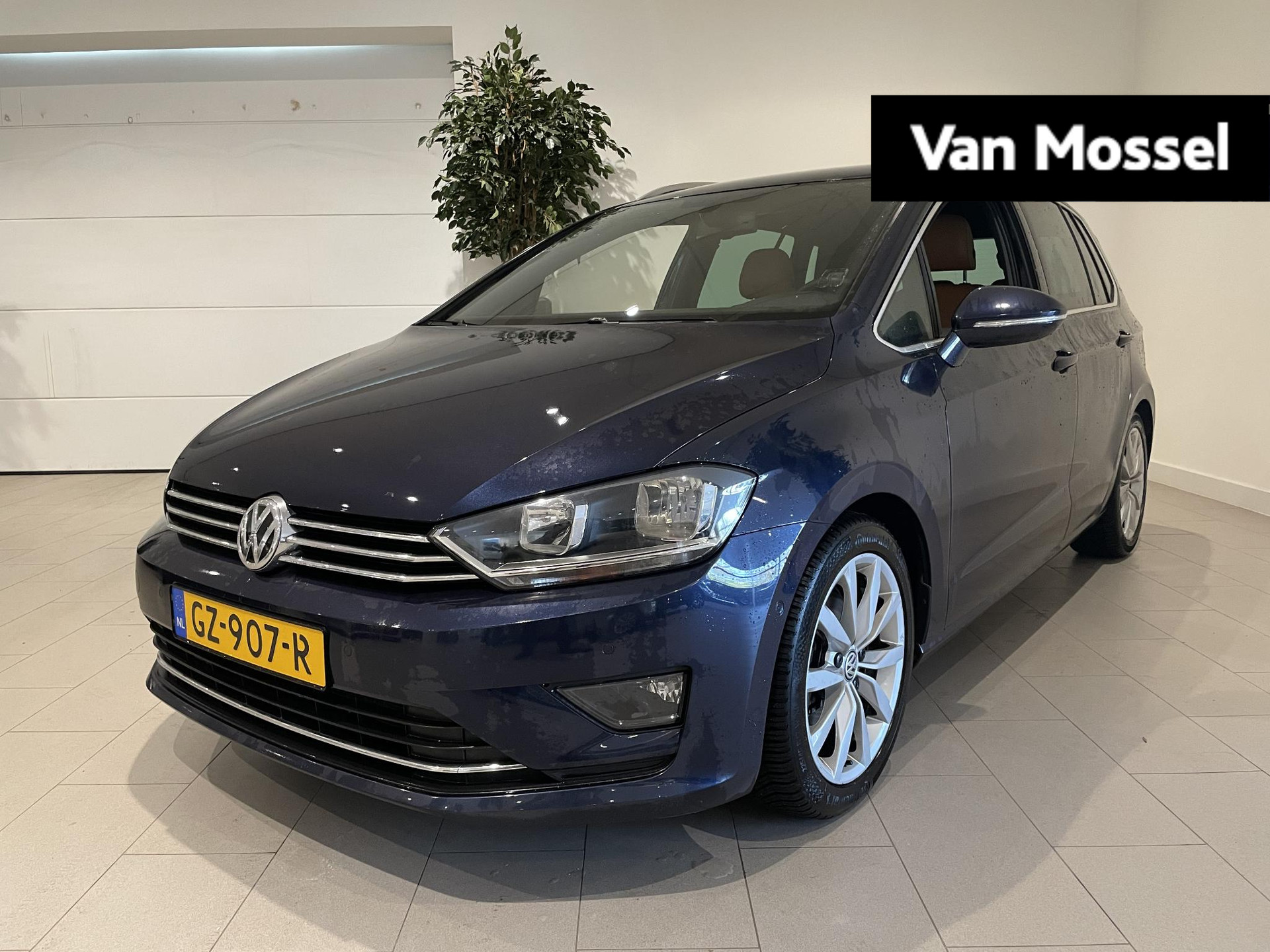 Volkswagen Golf Sportsvan 1.4 TSI Business Edition | Automaat | Apple Carplay | Lederen/Suede Bekleding | Stoelverwarming | Achteruitrijcamera | Parkeersensoren | Navigatie | Climate Control | Park Assist |