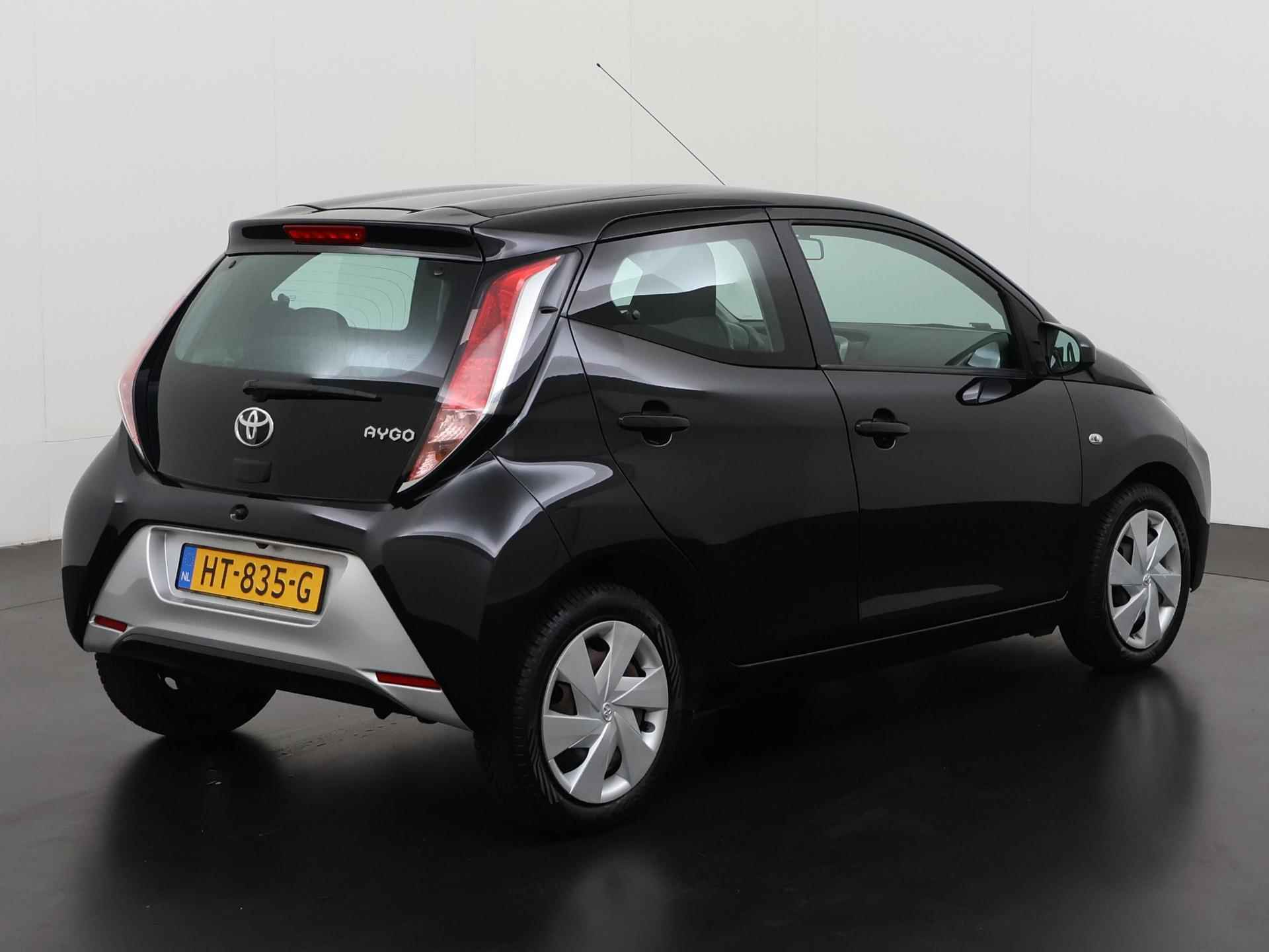 Toyota Aygo 1.0 VVT-i x-play | Camera | Navigatie | Zondag Open! - 4/34