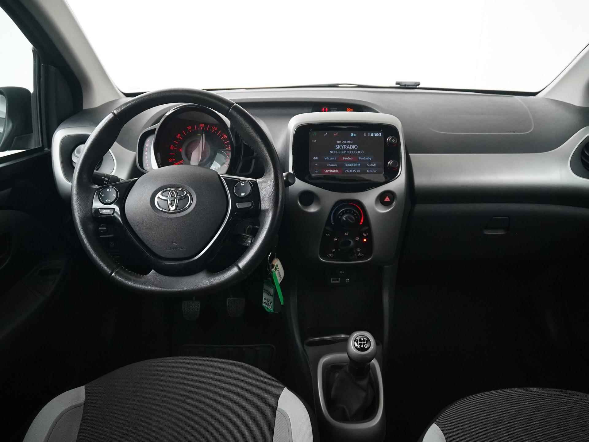 Toyota Aygo 1.0 VVT-i x-play | Camera | Navigatie | Zondag Open! - 5/34