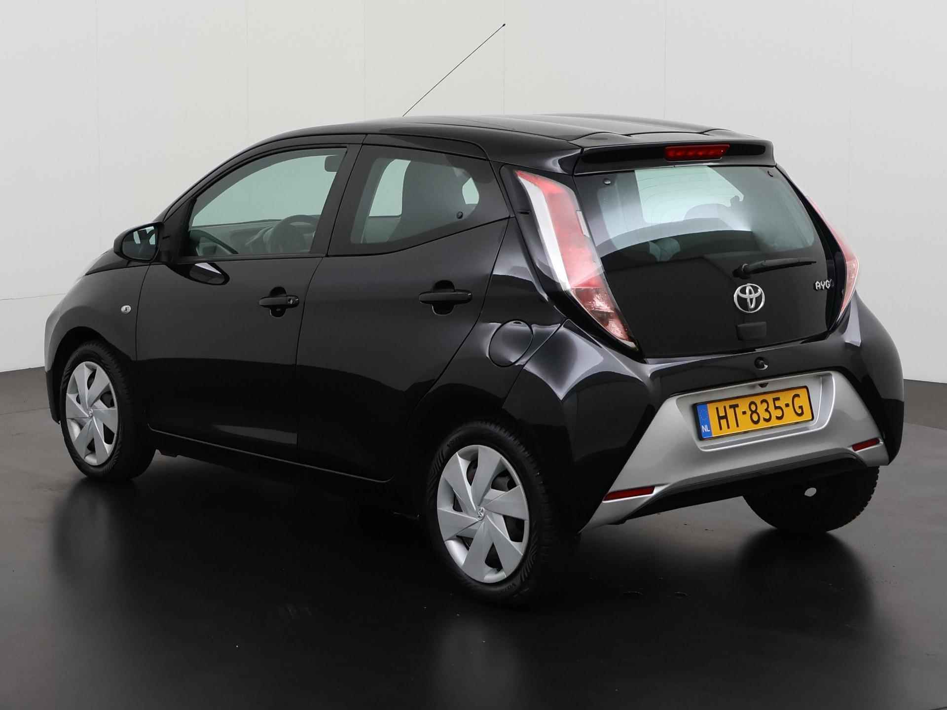 Toyota Aygo 1.0 VVT-i x-play | Camera | Navigatie | Zondag Open! - 6/34