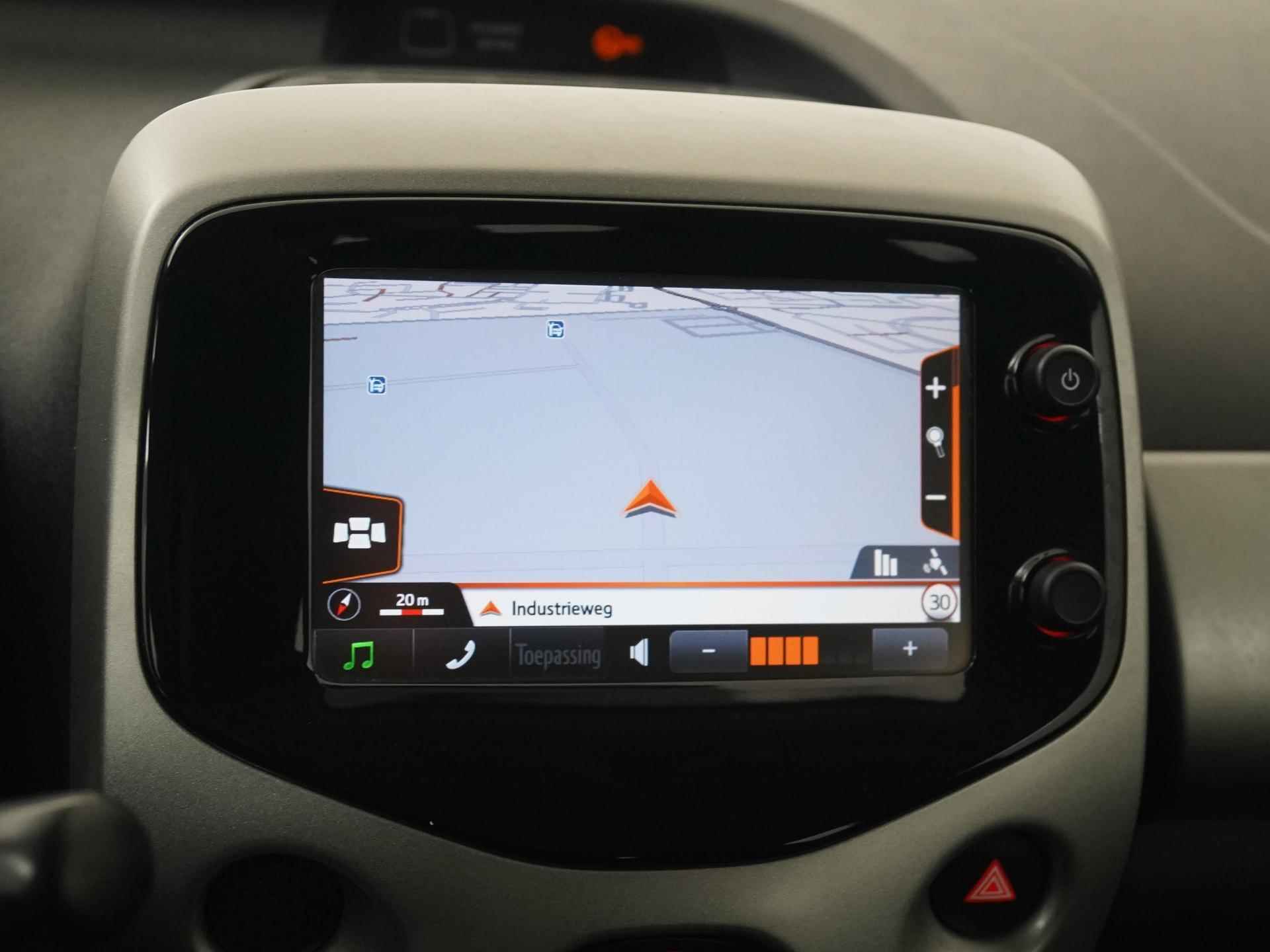 Toyota Aygo 1.0 VVT-i x-play | Camera | Navigatie | Zondag Open! - 16/34