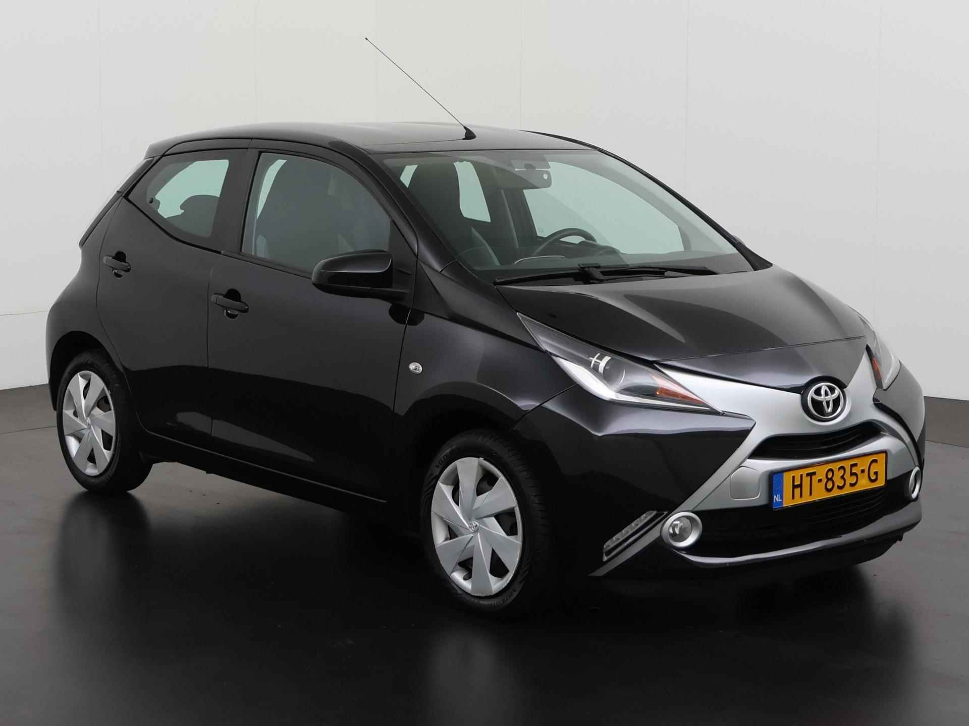 Toyota Aygo 1.0 VVT-i x-play | Camera | Navigatie | Zondag Open! - 30/34