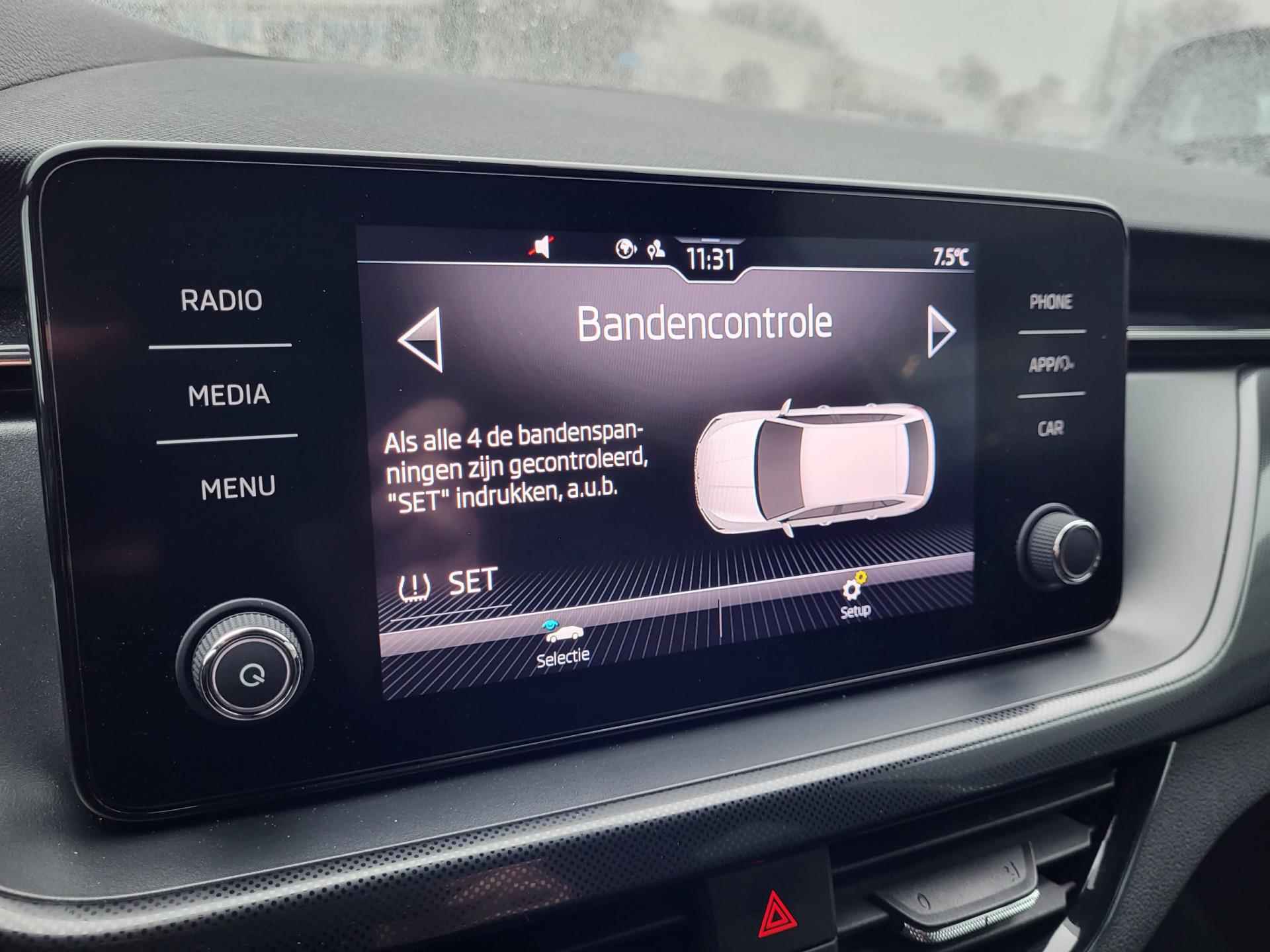 Skoda Scala 1.0 TSI Business Edition | Climate control, cruise control, AppleCarPlay/AndroidAuto en navigatie! - 29/38