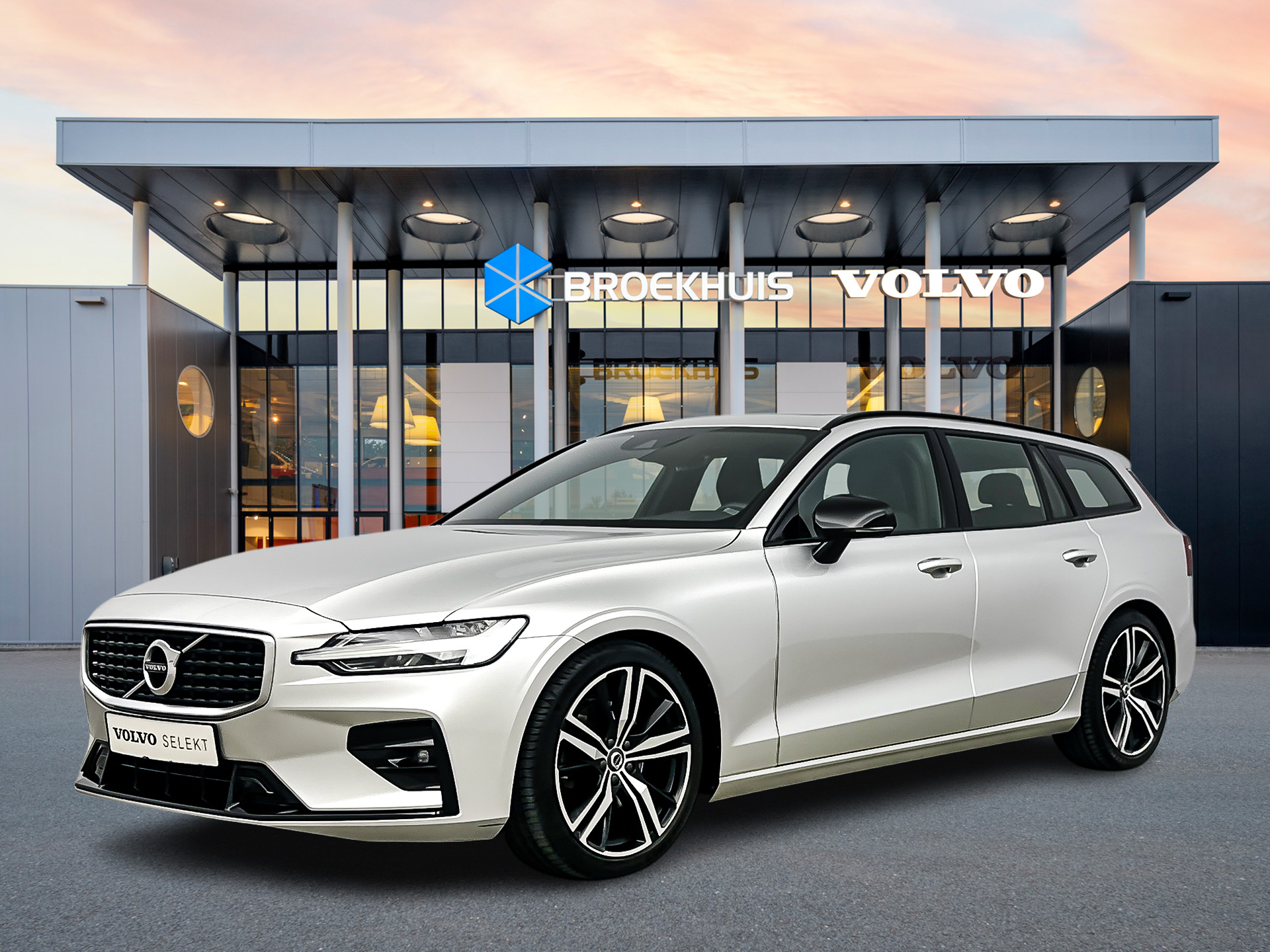 Volvo V60 T4 GT R-Design | 19" | Panoramadak | Adaptieve cruise | BLIS | Parkeerverwarming | Stoel/stuurverwarming | Keyless | Trekhaak