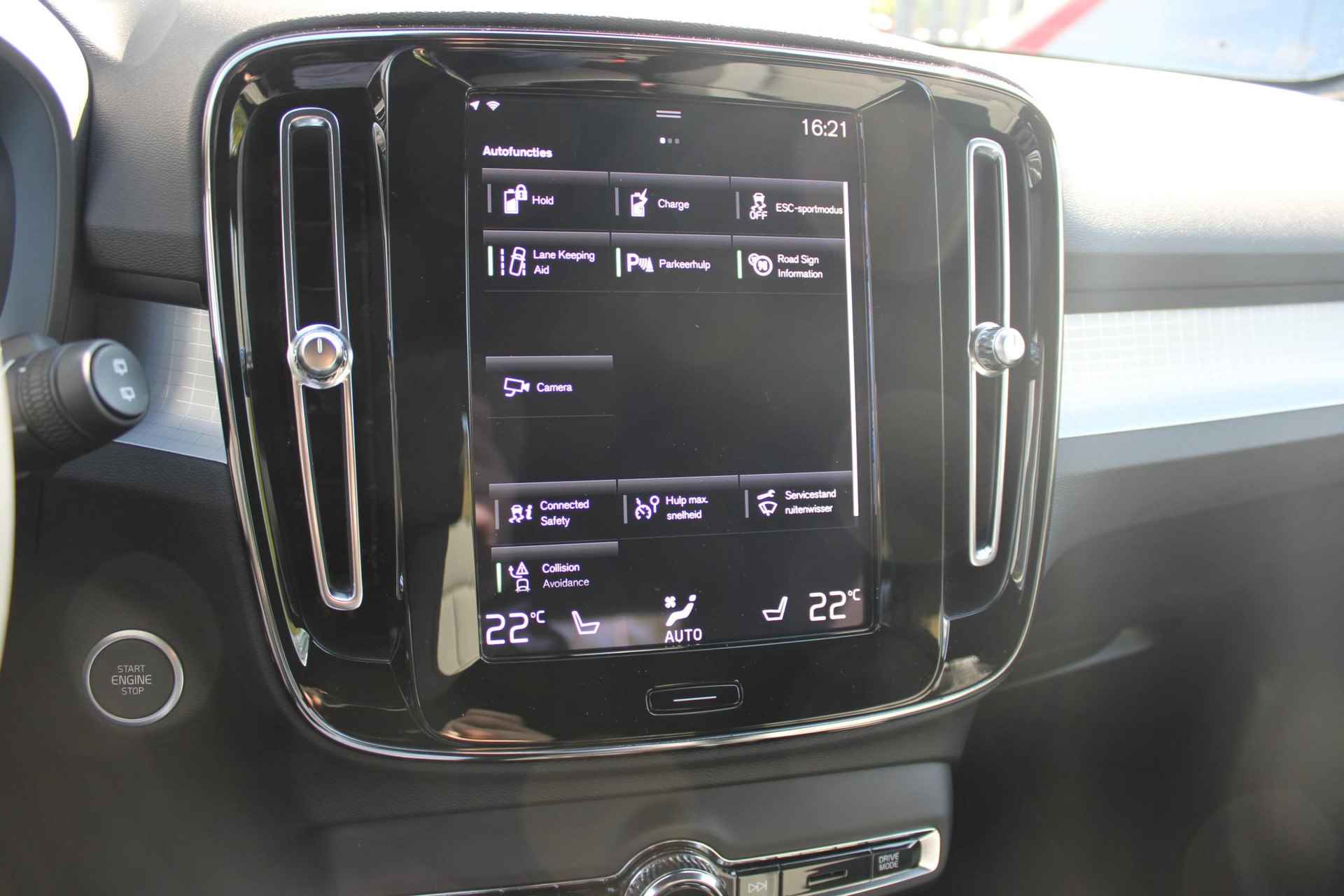 Volvo XC40 T4 AUT7 211PK Recharge Core Bright, Park Assist V+A+Camera, Verwarmbare Voorstoelen + Stuurwiel, Navigatie, - 10/25