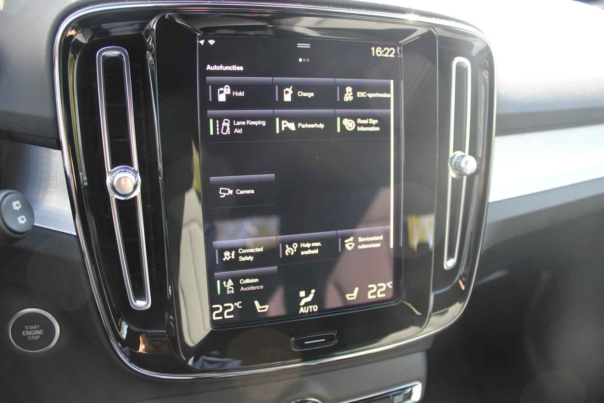 Volvo XC40 T4 AUT7 211PK Recharge Core Bright, Park Assist V+A+Camera, Verwarmbare Voorstoelen + Stuurwiel, Navigatie, - 16/25