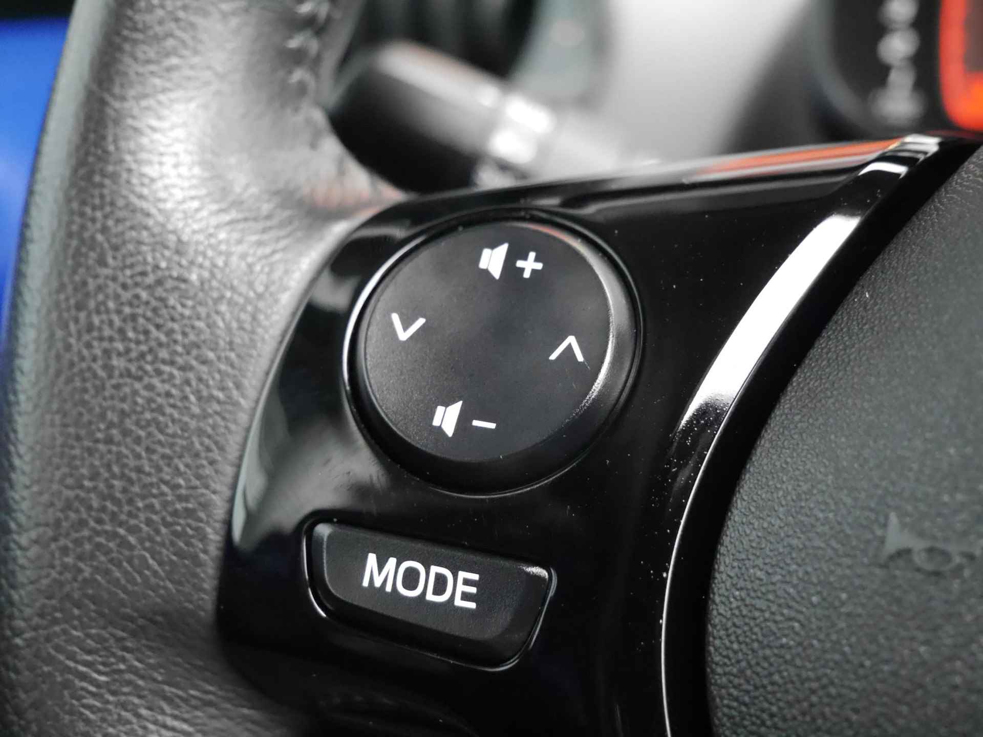 Peugeot 108 1.0 e-VTi Allure TOP! | Climate control | Carplay | Camera | Open dak | Dealer onderhouden | All season banden | 1e Eigenaar - 14/28