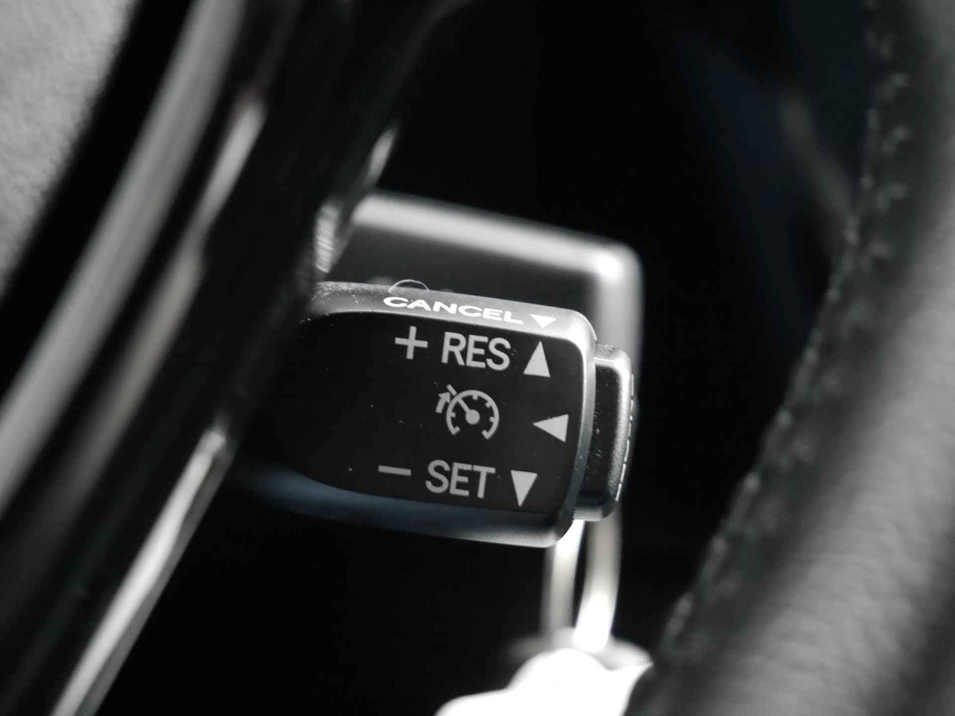 Peugeot 108 1.0 e-VTi Allure TOP! | Climate control | Carplay | Camera | Open dak | Dealer onderhouden | All season banden | 1e Eigenaar - 15/28