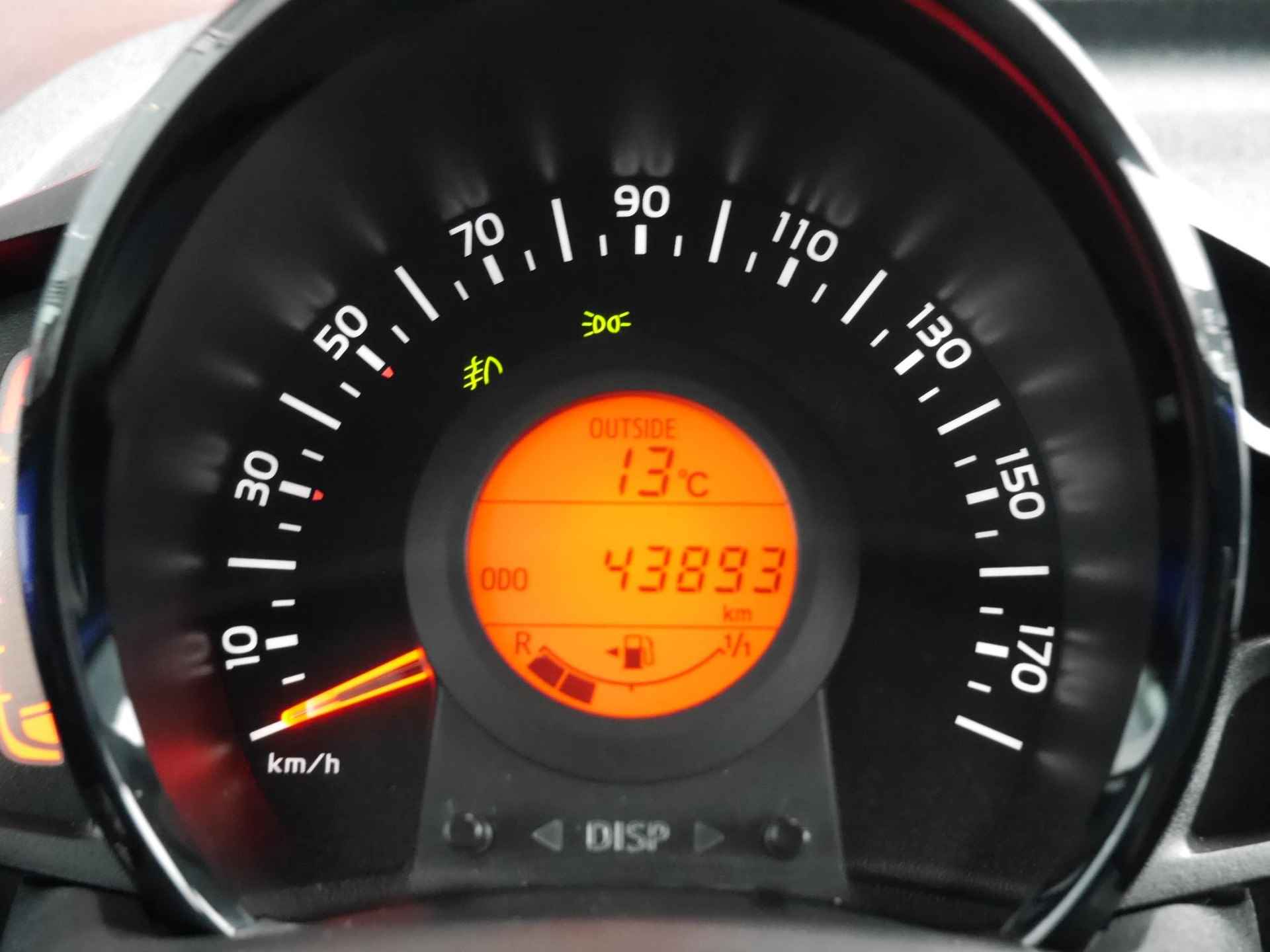 Peugeot 108 1.0 e-VTi Allure TOP! | Climate control | Carplay | Camera | Open dak | Dealer onderhouden | All season banden | 1e Eigenaar - 17/28