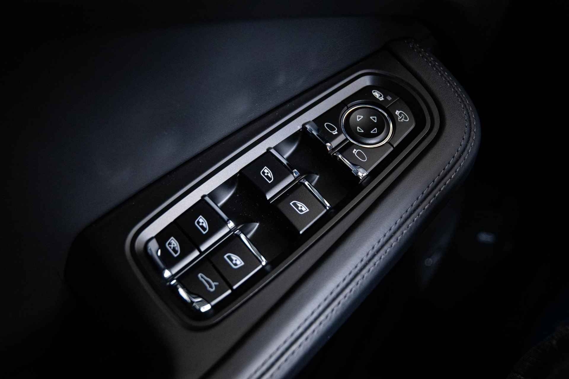 Porsche Macan 2.9 Turbo Panoramadak - Luchtvering - Sportdesign Pakket - Stoelverwaming/ventilatie - Sportuitlaat - Adaptieve Cruise Control - Interieurvoorverwarming - BOSE - Interieurpakket carbon - 31/69