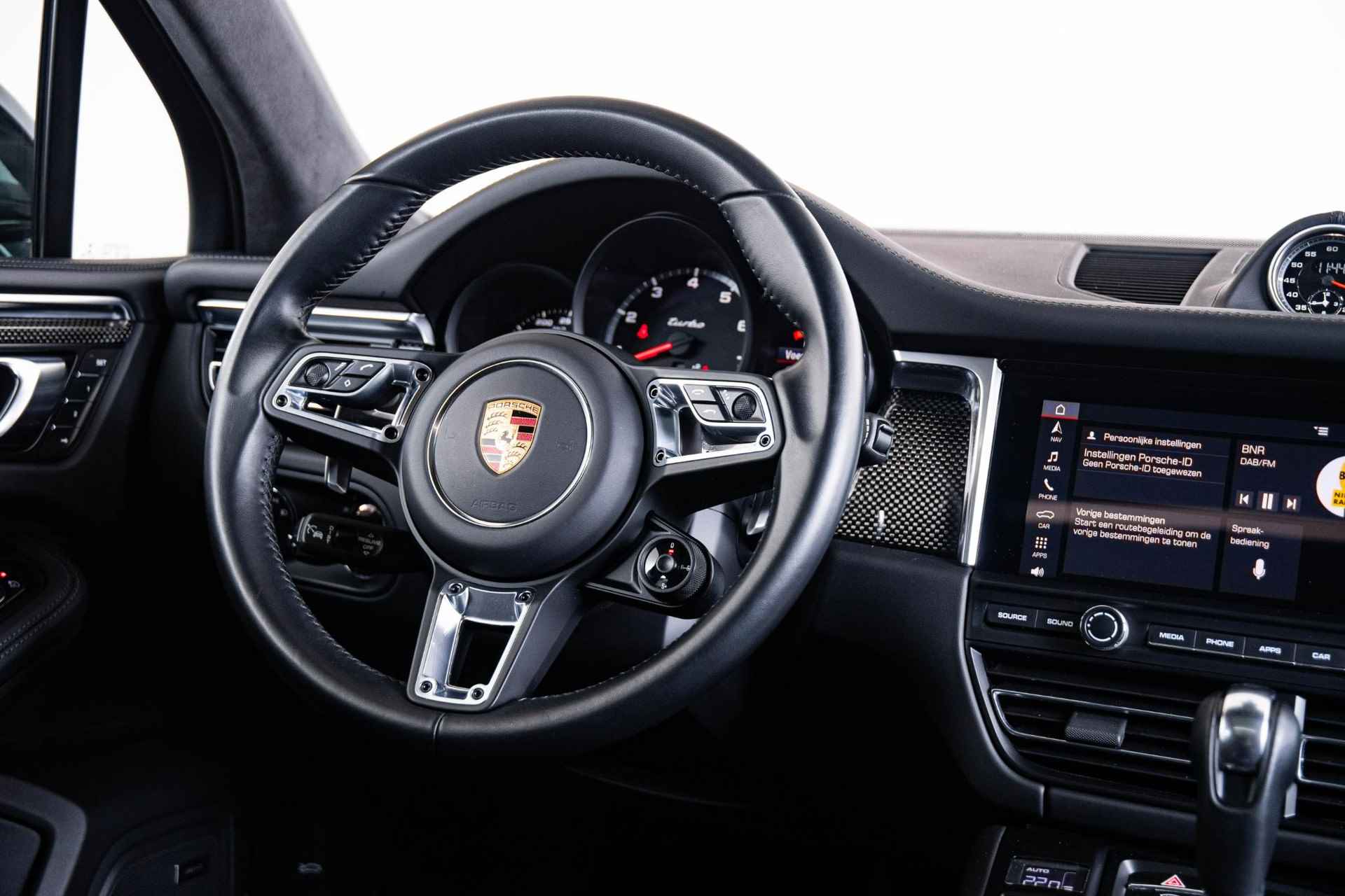 Porsche Macan 2.9 Turbo Panoramadak - Luchtvering - Sportdesign Pakket - Stoelverwaming/ventilatie - Sportuitlaat - Adaptieve Cruise Control - Interieurvoorverwarming - BOSE - Interieurpakket carbon - 35/69