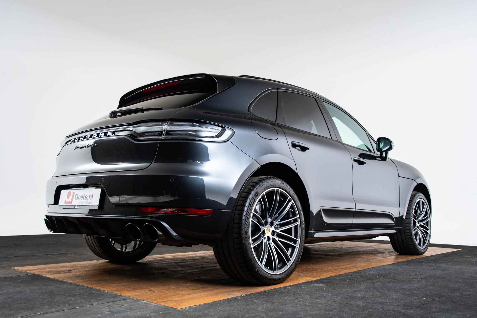 Porsche Macan 2.9 Turbo Panoramadak - Luchtvering - Sportdesign Pakket - Stoelverwaming/ventilatie - Sportuitlaat - Adaptieve Cruise Control - Interieurvoorverwarming - BOSE - Interieurpakket carbon - 45/69