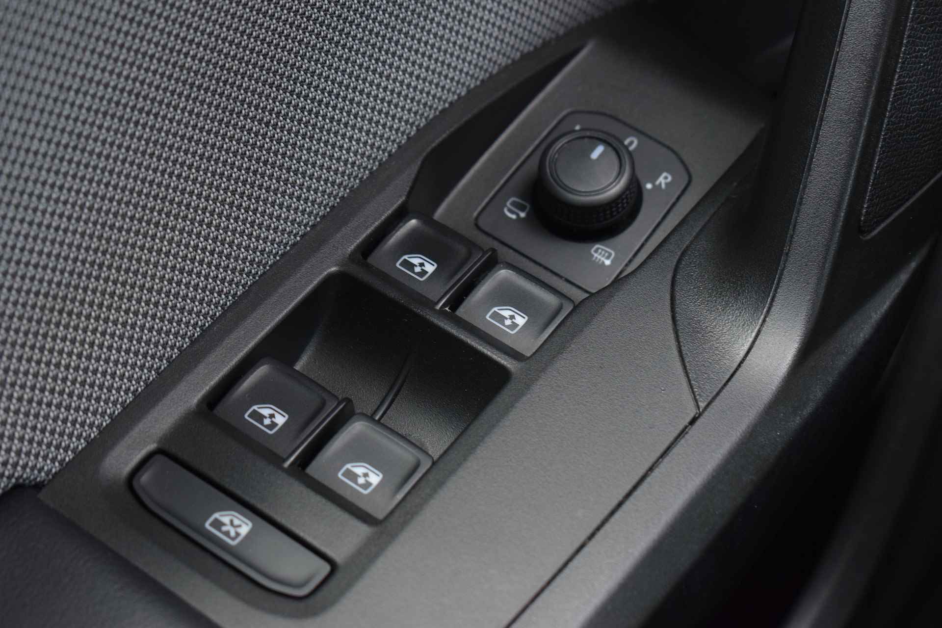 SEAT Leon 1.0 TSI Style Business Intense | Virtual | Apple CarPlay | Camera | Adapt. Cruise - 20/31