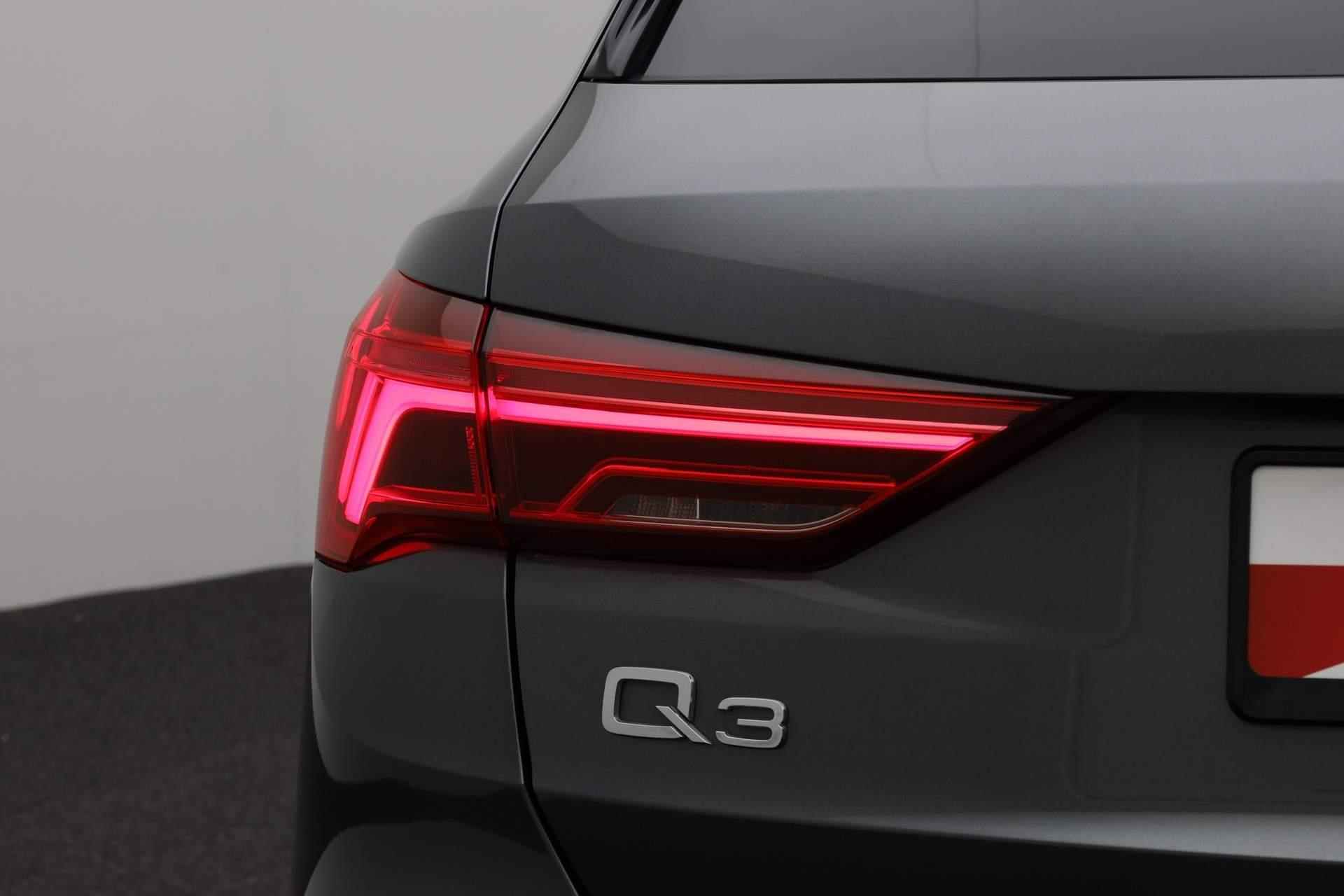Audi Q3 40 TFSI 190PK S-tronic quattro S Edition | Pano | 19 inch | Camera - 14/44