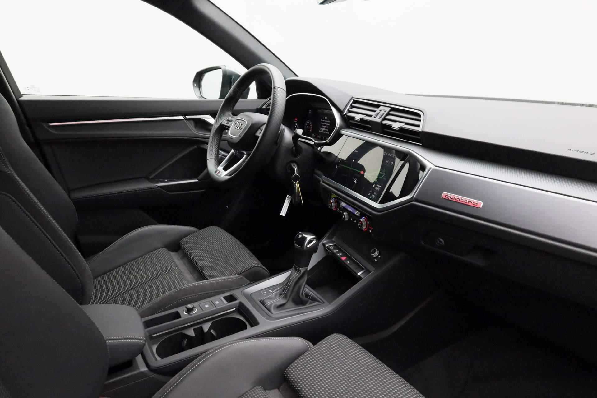 Audi Q3 40 TFSI 190PK S-tronic quattro S Edition | Pano | 19 inch | Camera - 40/44