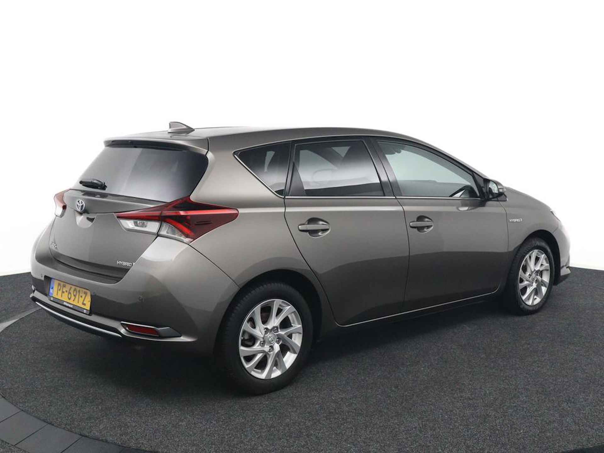 Toyota Auris 1.8 Hybrid Dynamic Go | Navigatie | Parkeersensoren Achter | Alcantara Bekleding | Keyless Entry | - 3/49