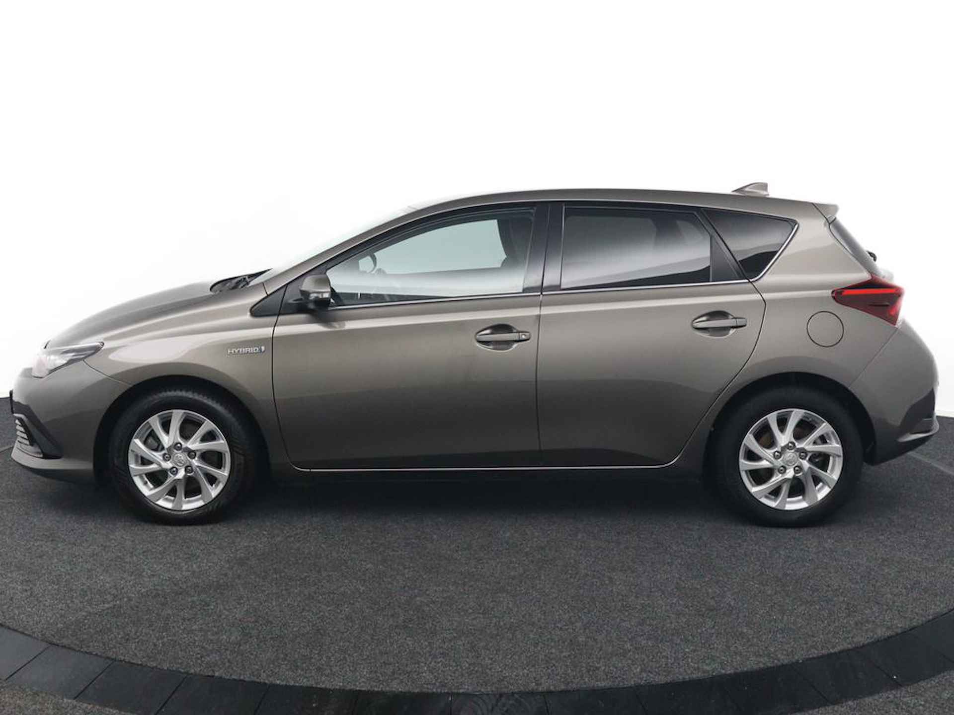 Toyota Auris 1.8 Hybrid Dynamic Go | Navigatie | Parkeersensoren Achter | Alcantara Bekleding | Keyless Entry | - 6/49