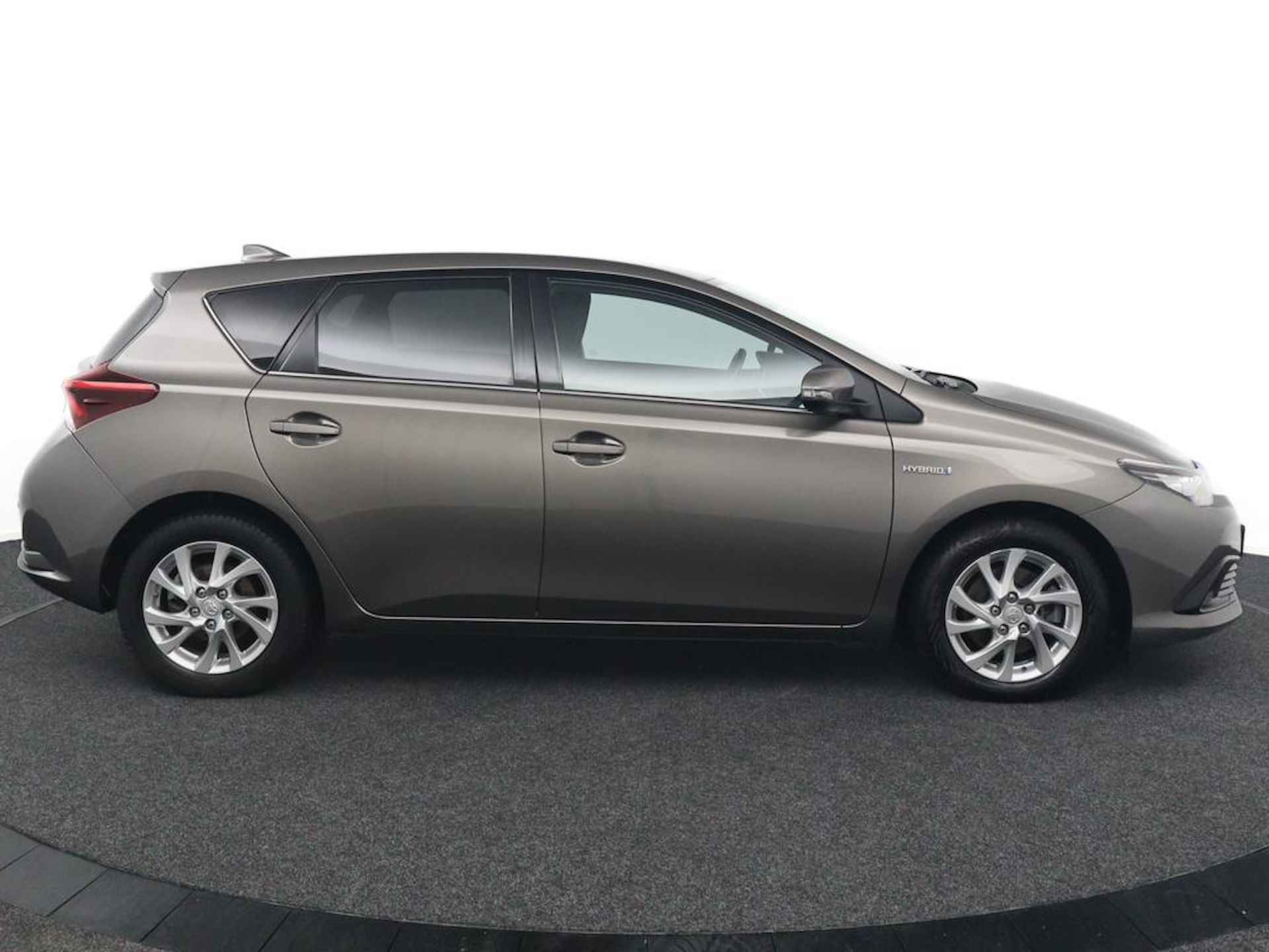 Toyota Auris 1.8 Hybrid Dynamic Go | Navigatie | Parkeersensoren Achter | Alcantara Bekleding | Keyless Entry | - 7/49