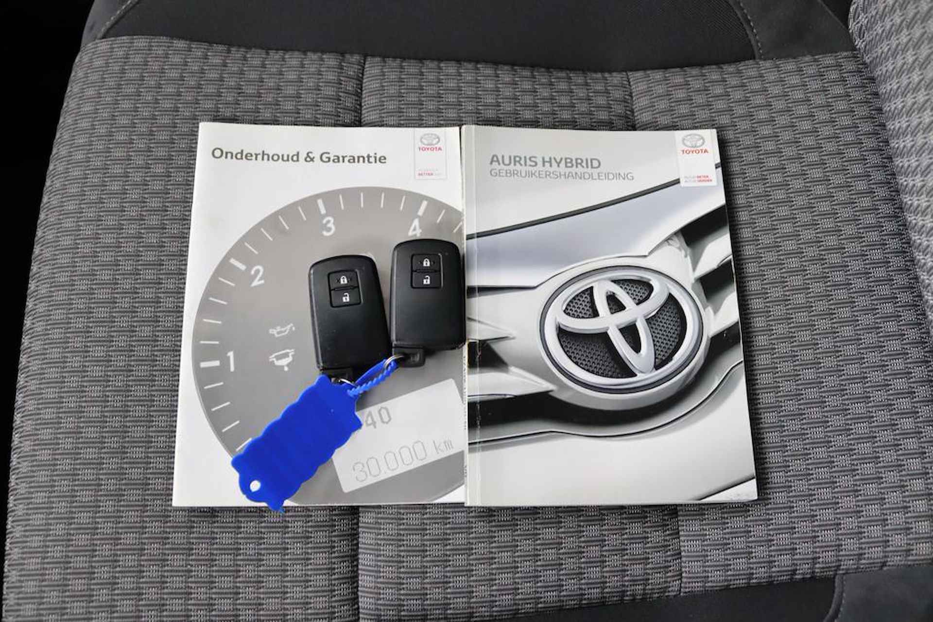 Toyota Auris 1.8 Hybrid Dynamic Go | Navigatie | Parkeersensoren Achter | Alcantara Bekleding | Keyless Entry | - 29/49