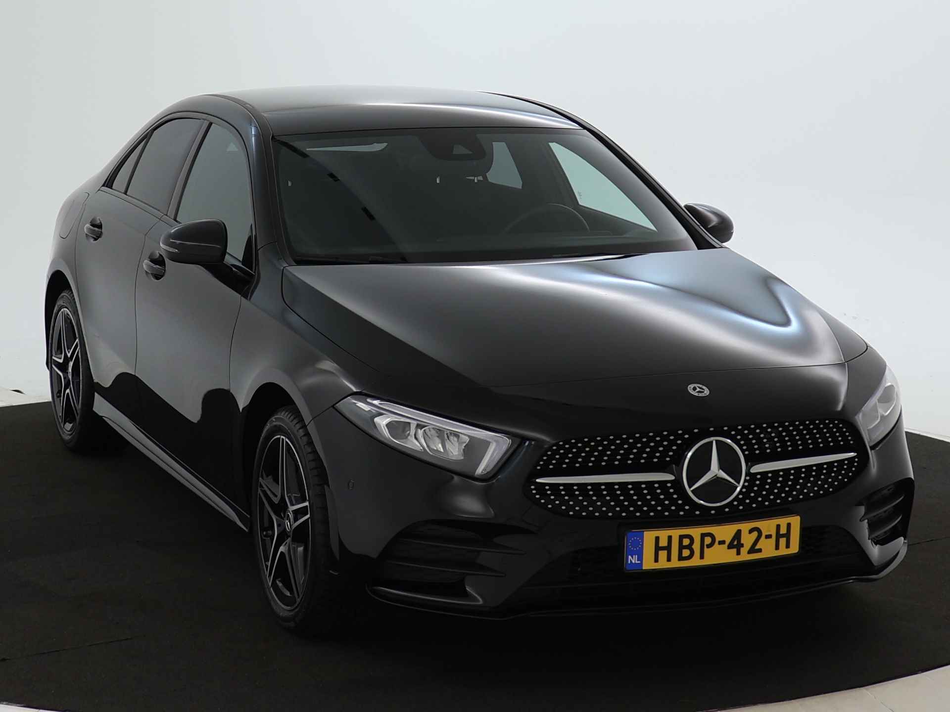 Mercedes-Benz A-Klasse 250 e AMG Plug-In Hybride | AMG Styling | Night Pakket | Stoelverwarming | Pricacy glass | Inclusief 24 maanden MB Certified garantie voor Europa. - 28/47