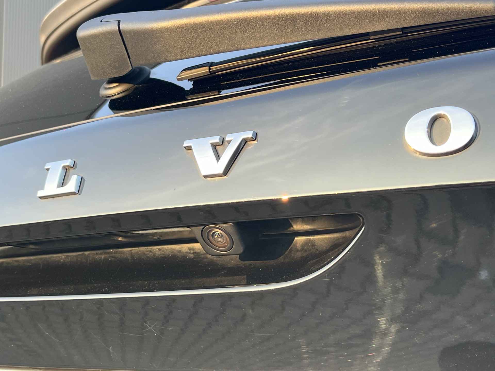 Volvo V40 Cross Country T3 Polar+ Luxury | Trekhaak | Verwarmde Voorruit | Leder | Panoramadak | Harman/Kardon DAB - 17/38