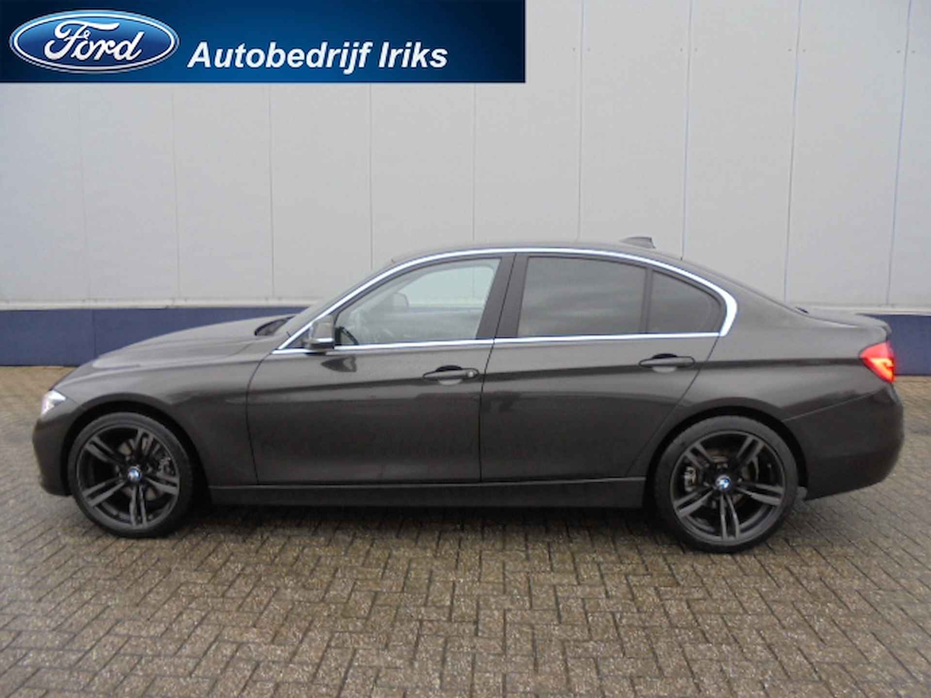 BMW 3-Serie 330I  252pk  Centennial High Executive - 4/33