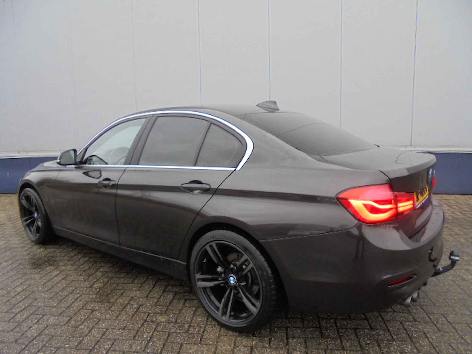 BMW 3-Serie 330I  252pk  Centennial High Executive - 5/33