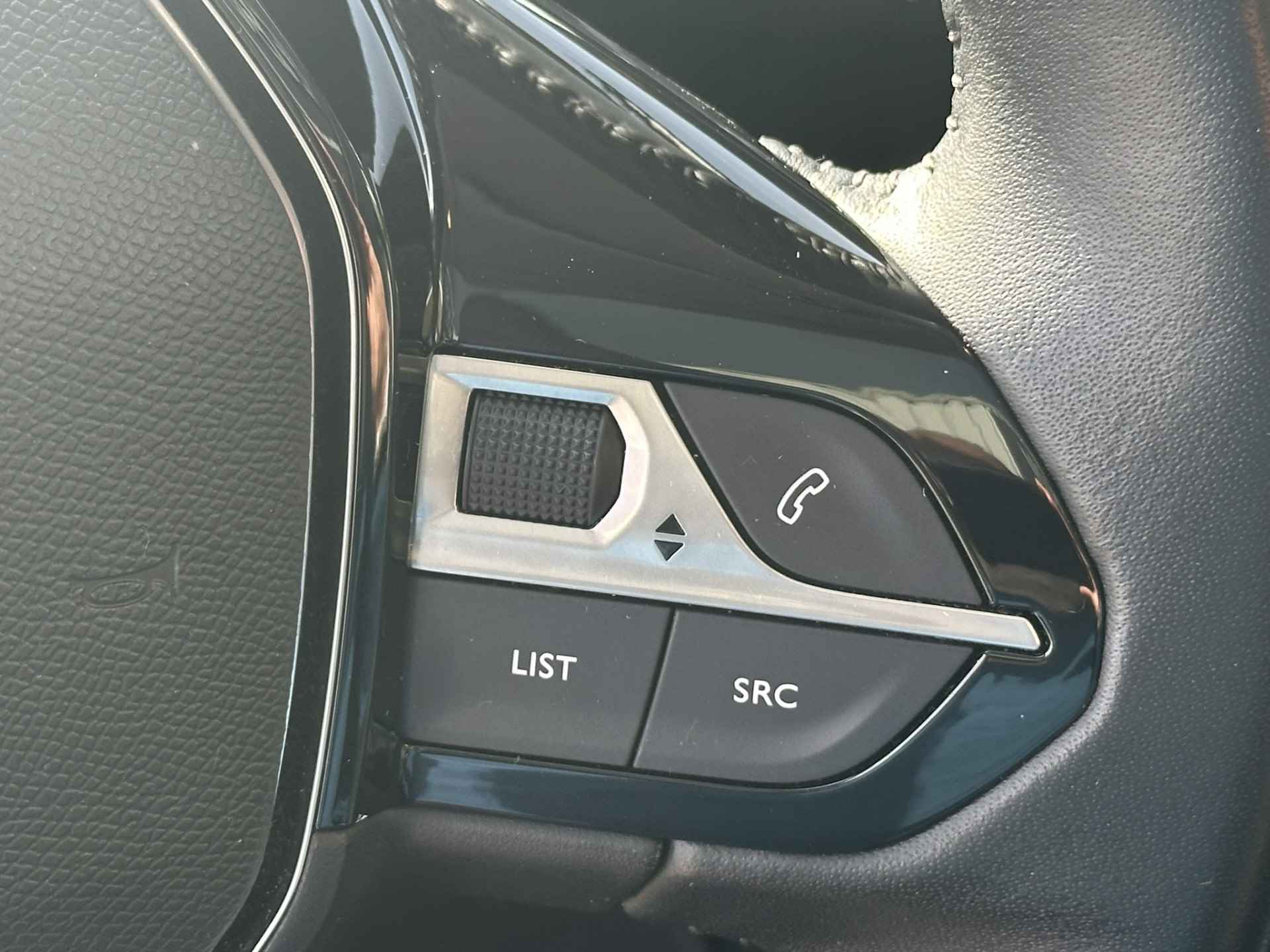 Peugeot 208 1.2 100pk PureTech Allure | Pano | LED | ECC | Adapt Cruise | PDC incl. Camera | Apple Carplay | Stoelverwarming - 22/69