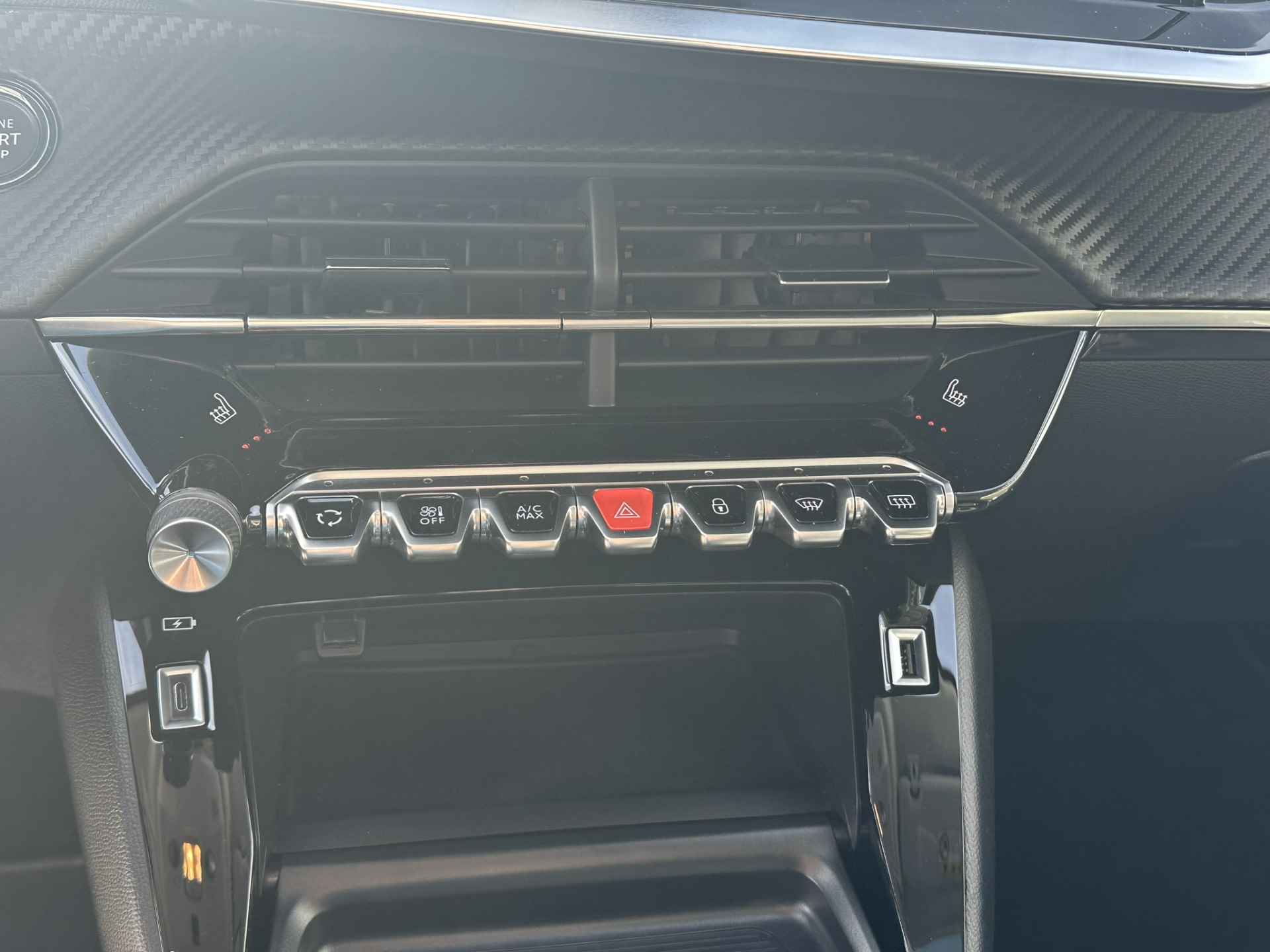 Peugeot 208 1.2 100pk PureTech Allure | Pano | LED | ECC | Adapt Cruise | PDC incl. Camera | Apple Carplay | Stoelverwarming - 39/69