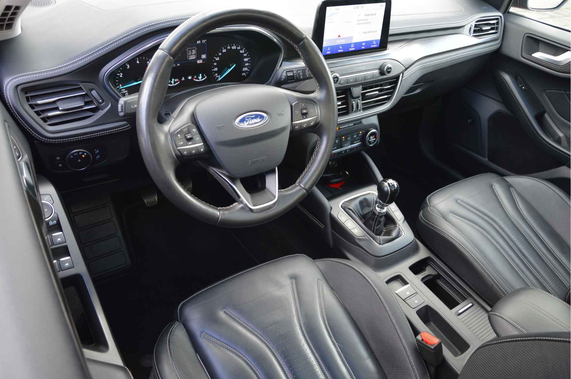 Ford FOCUS Wagon Vignale EcoBoost 125 pk | Trekhaak | Pano | Full LED | Adapt. Cruise | B&O | Leder | Stoelverw. - 7/26