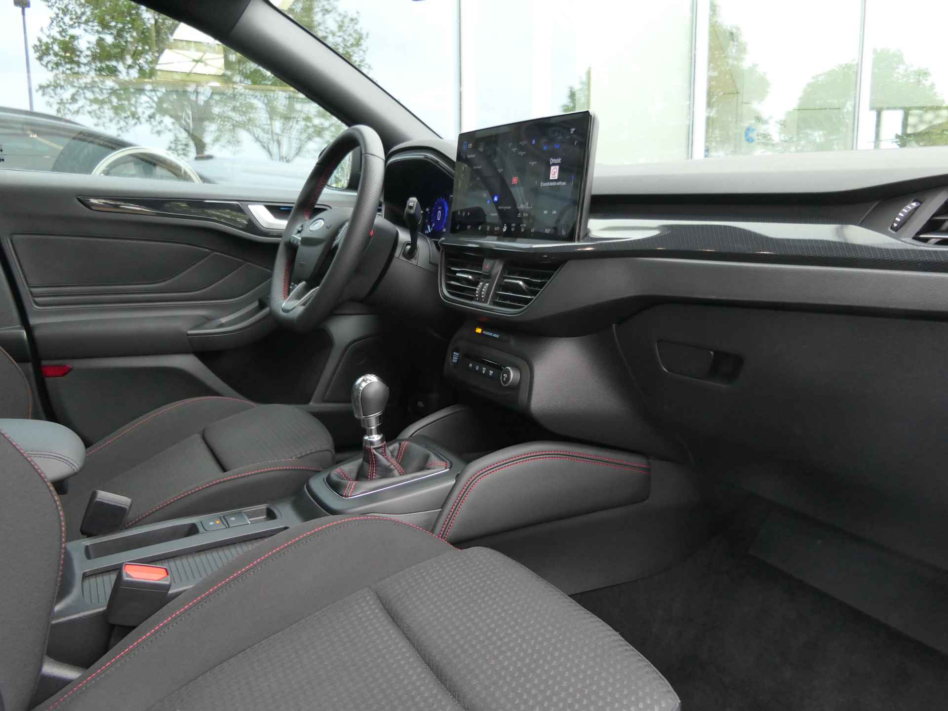 Ford Focus Wagon 1.0 EcoBoost Hybrid ST Line X | Panoramadak | Winterpack | Elektrische Achterklep | BLIS | Head-Up Display - 7/38