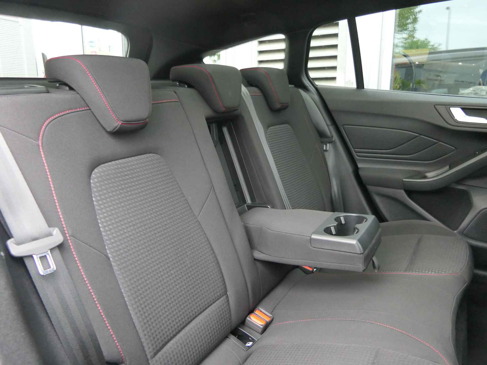 Ford Focus Wagon 1.0 EcoBoost Hybrid ST Line X | Panoramadak | Winterpack | Elektrische Achterklep | BLIS | Head-Up Display - 14/38