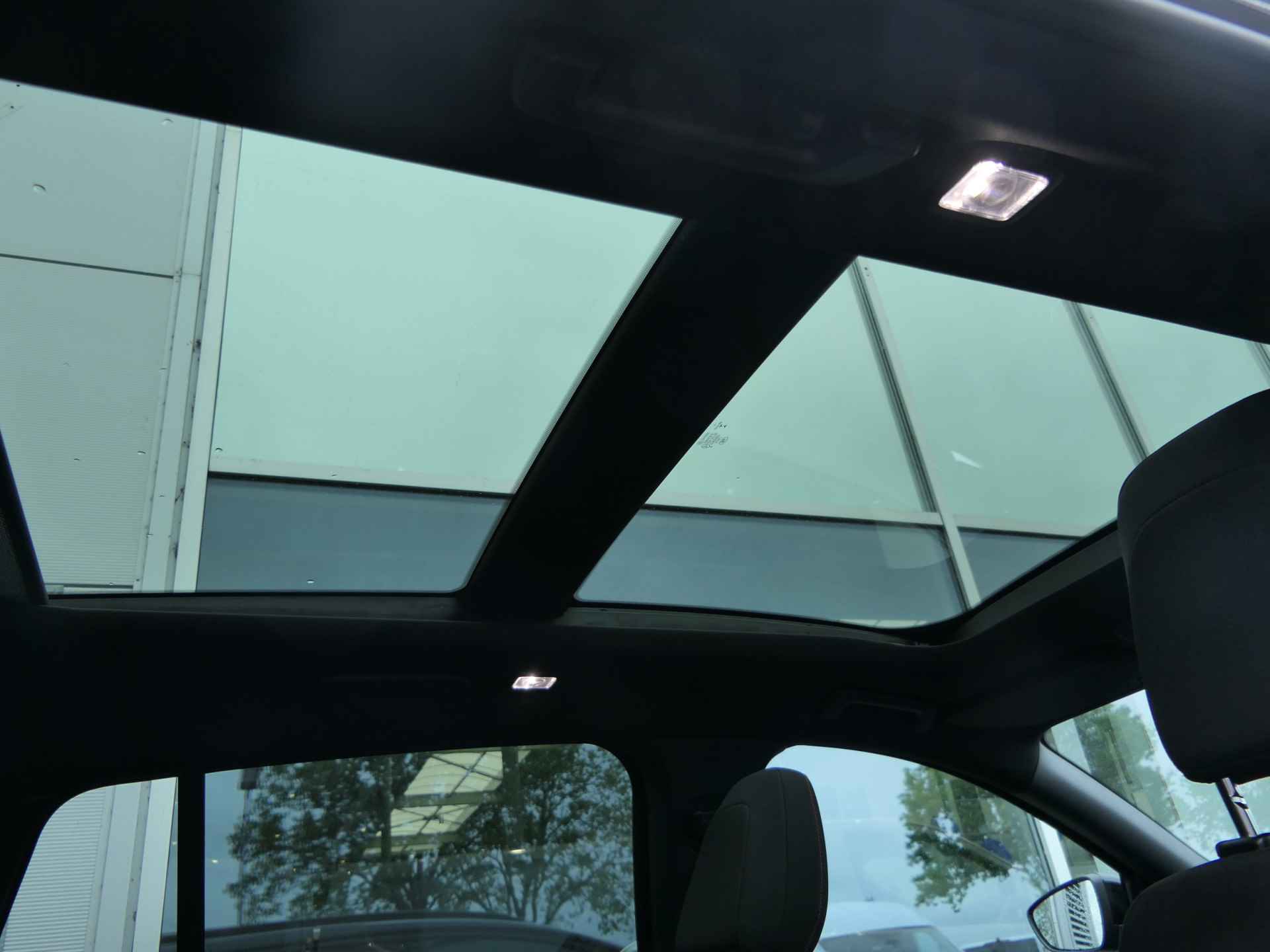 Ford Focus Wagon 1.0 EcoBoost Hybrid ST Line X | Panoramadak | Winterpack | Elektrische Achterklep | BLIS | Head-Up Display - 15/38