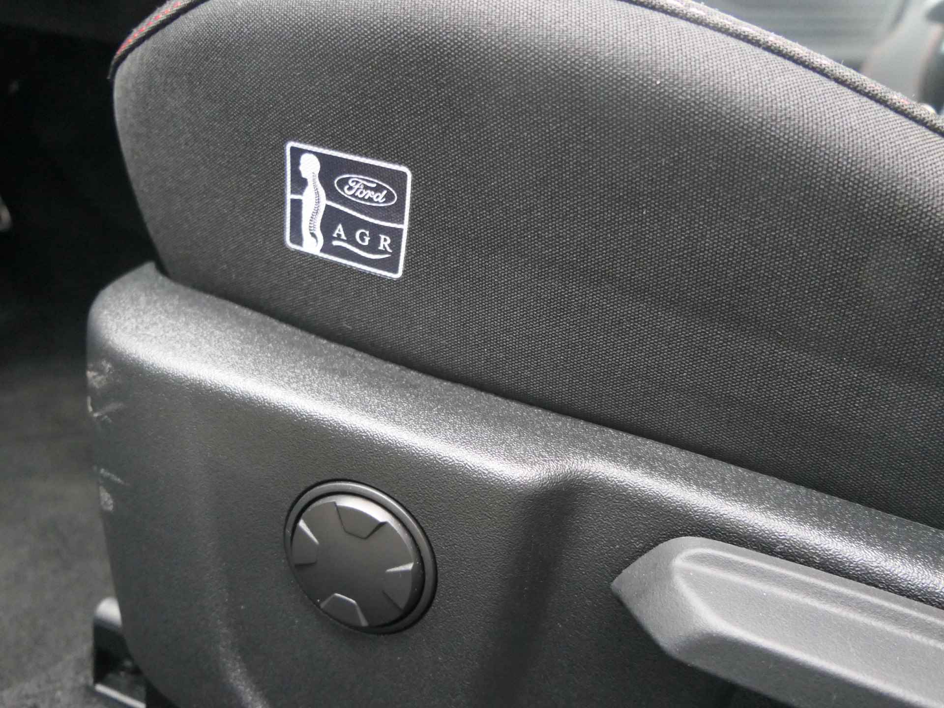 Ford Focus Wagon 1.0 EcoBoost Hybrid ST Line X | Panoramadak | Winterpack | Elektrische Achterklep | BLIS | Head-Up Display - 21/38