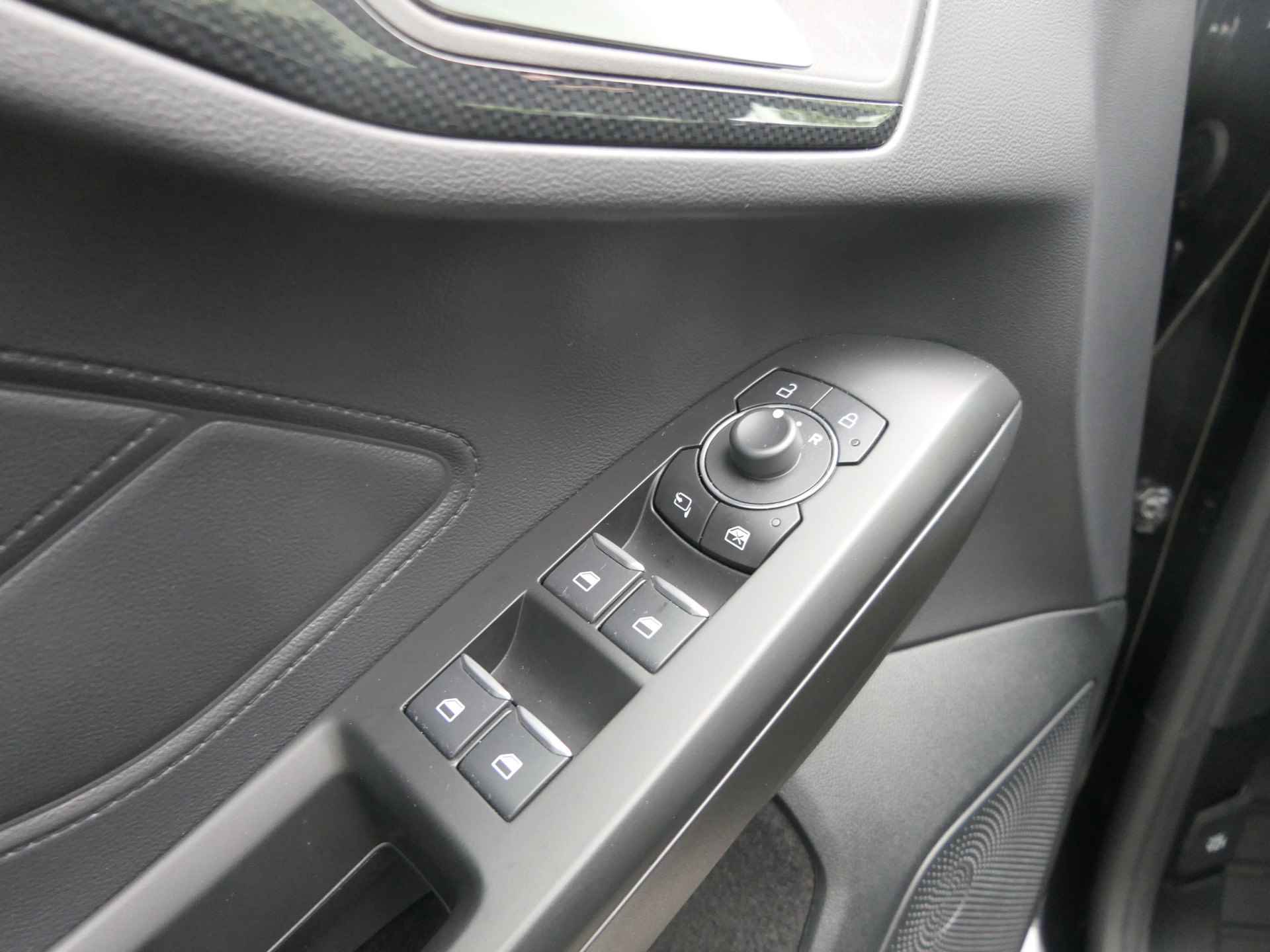 Ford Focus Wagon 1.0 EcoBoost Hybrid ST Line X | Panoramadak | Winterpack | Elektrische Achterklep | BLIS | Head-Up Display - 31/38