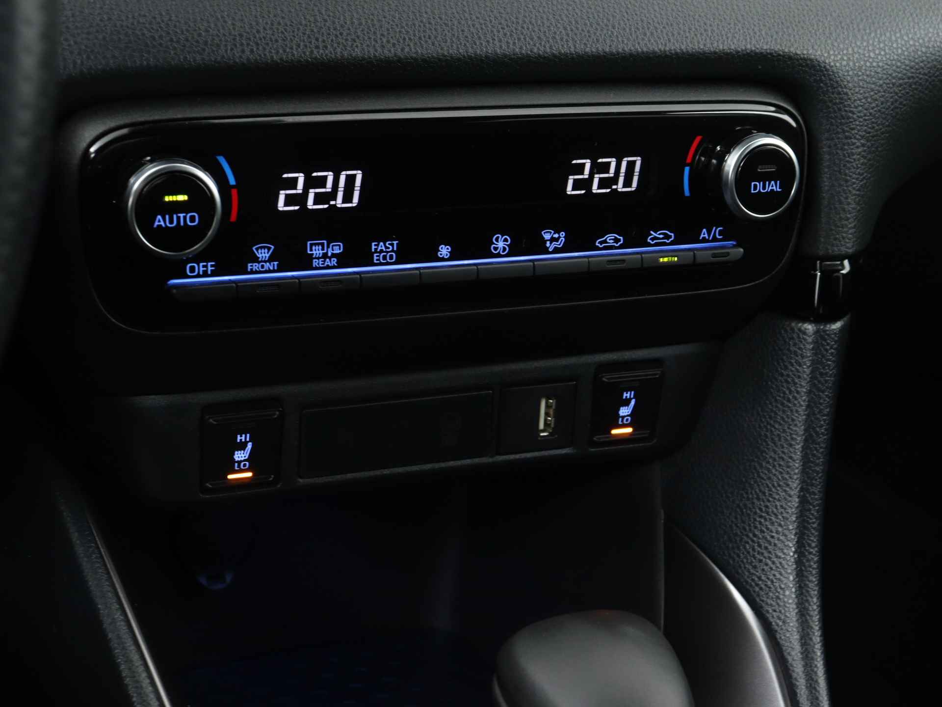 Toyota Yaris 1.5 Hybrid GR Bi-tone Limited | Blindspotmonitor | Sport interieur | Navigatie | My T app | - 12/45