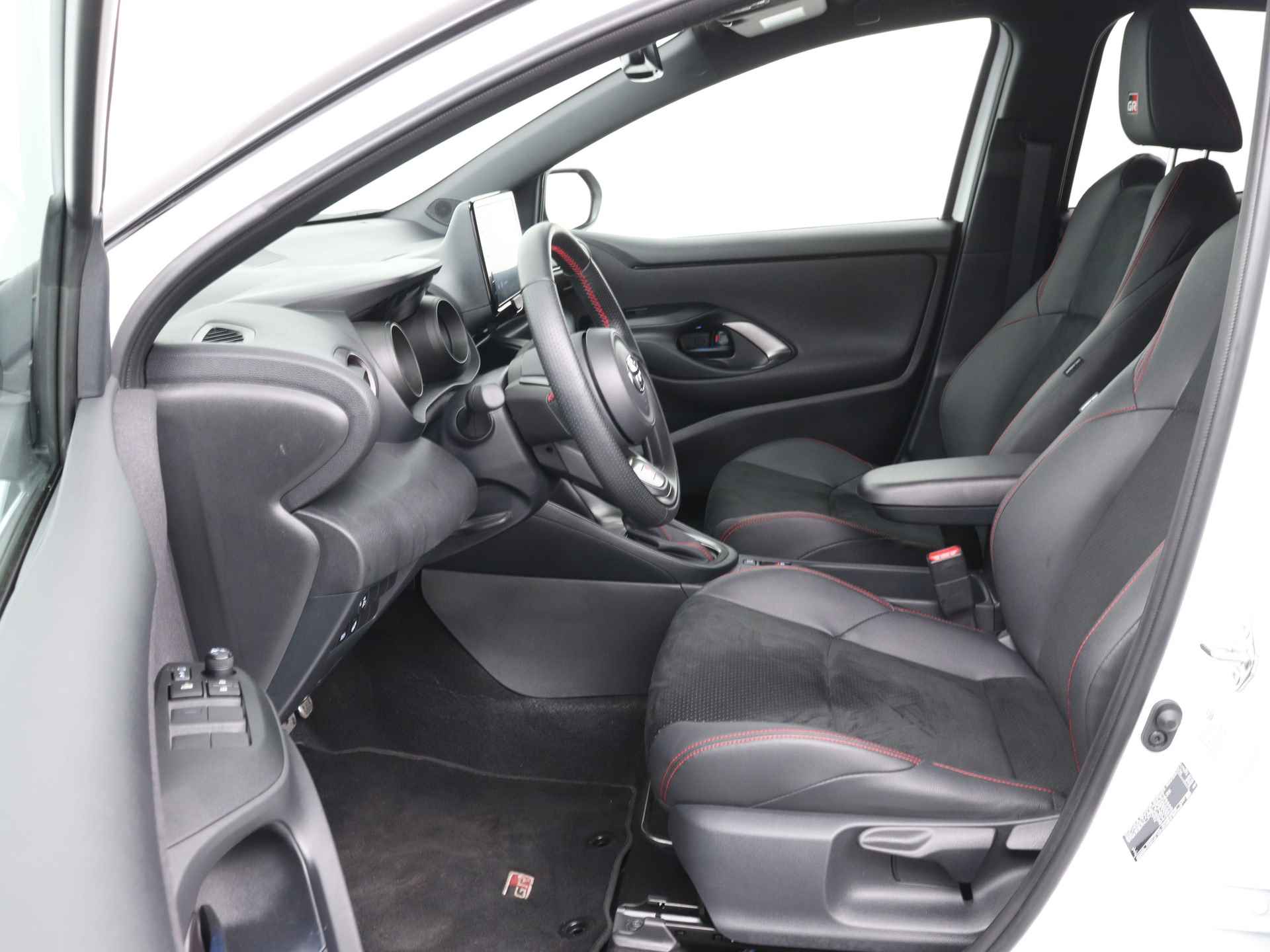 Toyota Yaris 1.5 Hybrid GR Bi-tone Limited | Blindspotmonitor | Sport interieur | Navigatie | My T app | - 20/45